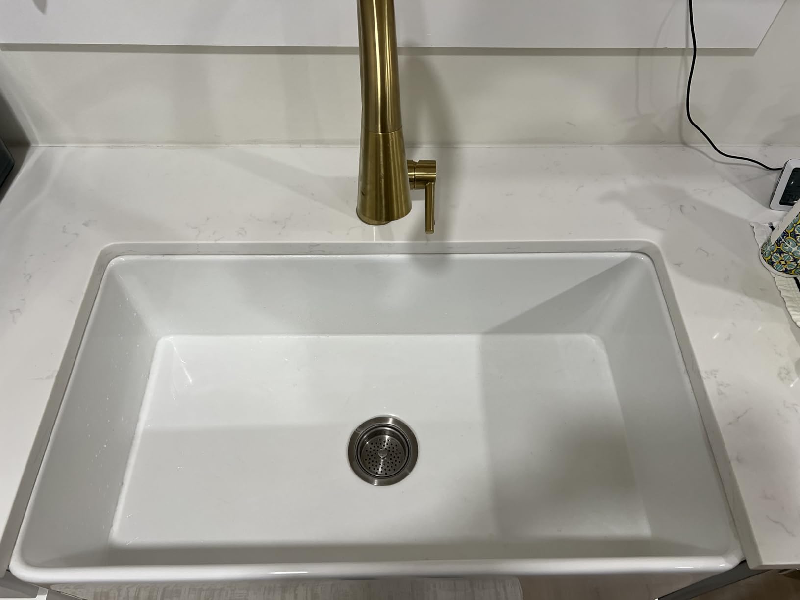 TUKTUK White Farmhouse Sink 30 inch Farm Sink Fireclay Apron Front Single Bowl Kitchen Sinks Deep Drop In Undermount Reversible Heavy Duty Easy-to-Clean Kitchen Basin with Luxury Modern Accessory Kit customer photo 2
