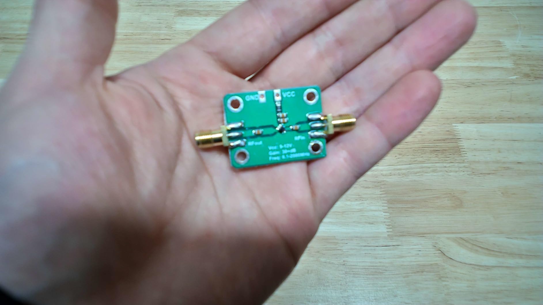 Low Noise RF Amplifier 0.1-2000MHz 32dB Gain, LNA Broadband Amplifier 9-12V 27mA for CB Radio, Shortwave, FM, SDR, Ham Radio, Low Noise Figure 13dBm 50 Ohm customer photo 1