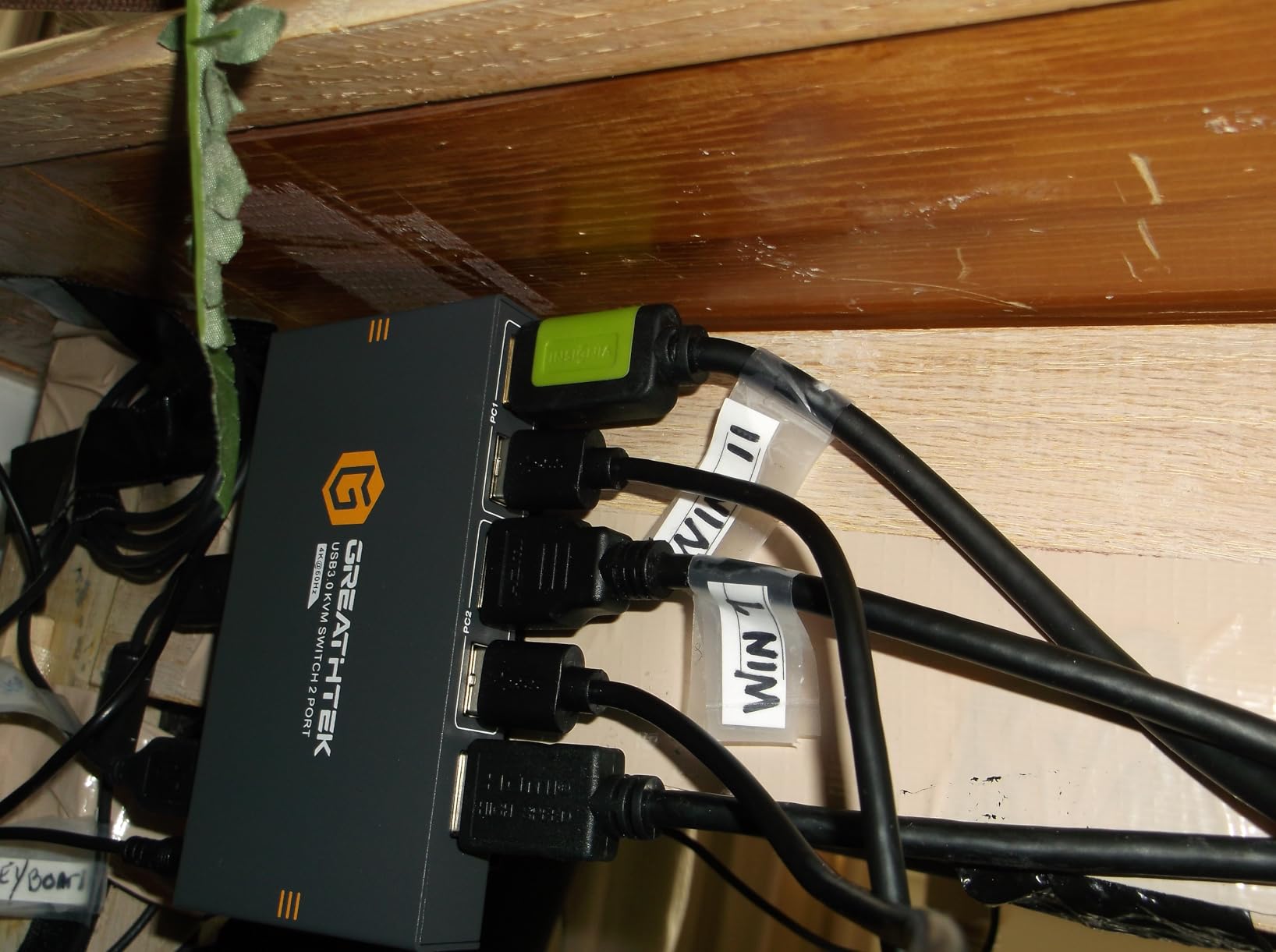 USB3.0 KVM Switch 2 Port HDMI, 4K@60Hz KVM Switch 1 Monitors 2 Computers with 3 USB3.0 Ports, HDMI KVM Switches for 2 PCs Share 1 Monitors and USB Devices, Support Button Switch, EDID customer photo 2