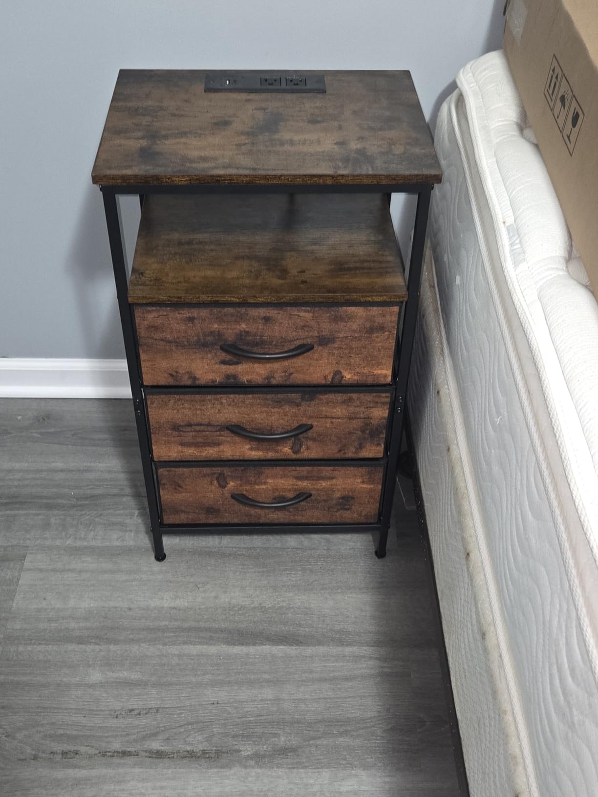 Huuger Nightstand with Charging Station, 27.6 Inch Bedside Table with Fabric Drawers, End Table with USB Ports and Outlets, Night Stand for Bedroom, Rustic Brown customer photo 1