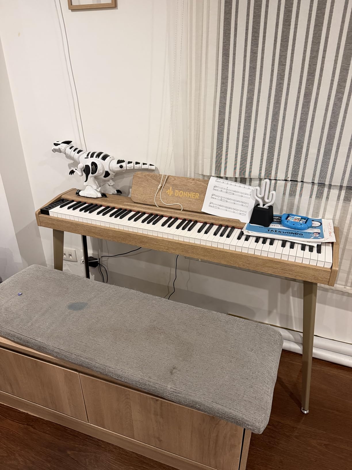 Donner OURA DDP-60 88 Key Digital Piano: Full Size Keyboard, Sensitive Touch, 8 Reverbs, Recording, 128 Voices. Includes Three Pedal, Electric Piano Keyboard for Beginners customer photo 1