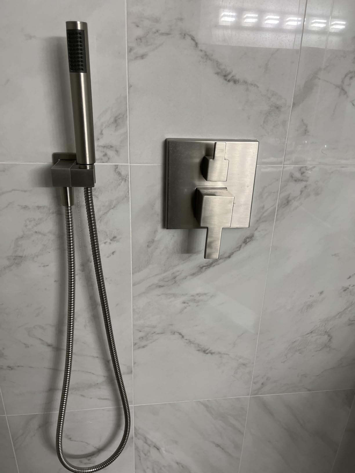 Delta Modern 14 Series Square Rain Shower System Faucet Set, Rainfall Matte Black Shower Head and Handle Set, Valve Trim Kit, 10 Inch, Matte Black 342701-BL customer photo 1