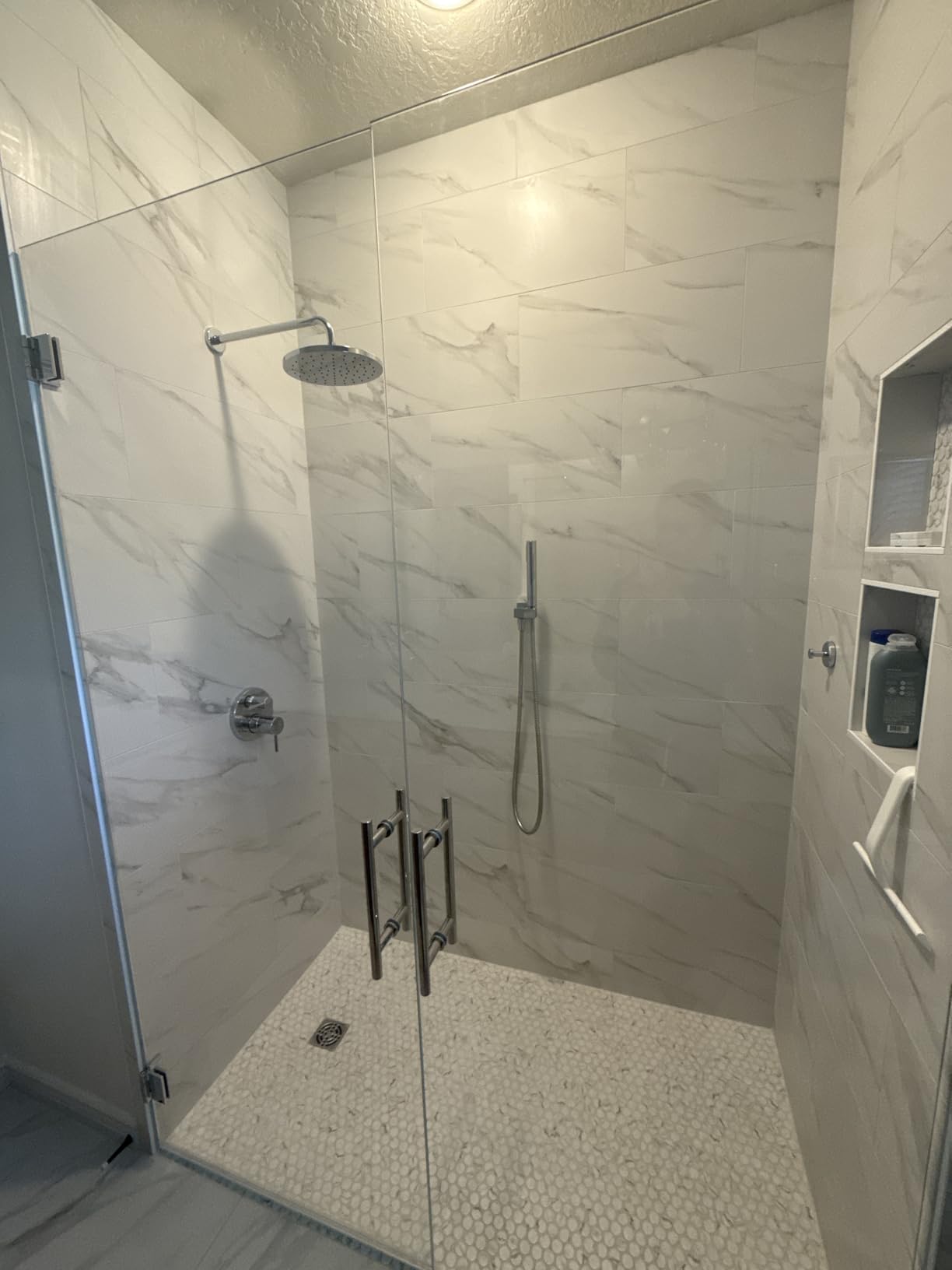 Delta Modern 14 Series Round Rain Shower System Faucet Set, Rainfall Brushed Nickel Shower Head and Handle Set, Valve Trim Kit, 10 Inch, Spotshield Stainless 342702-SP customer photo 1