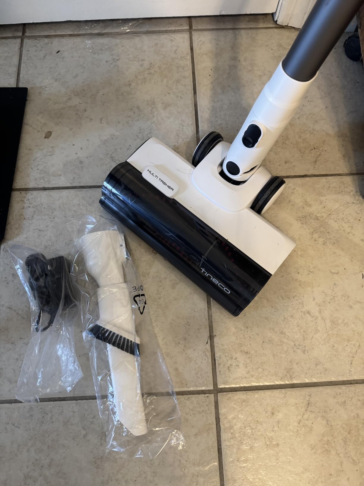 Tineco A20 Cordless Stick Vacuum Cleaner, Powerful Suction, 3 Modes for Multi-Level Messes, 1L Larger Dustbin, Ergonomic Dual-Handle Design, Wall-Mount Dock, LED Headlight customer photo 2