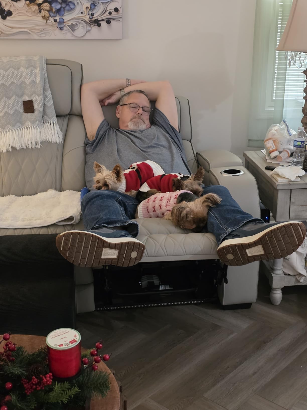 Signature Design by Ashley Boyington Contemporary Leather Match Power Recliner with Adjustable Headrest, Cup Holders, USB Port and Air Massage System (Black) customer photo 2