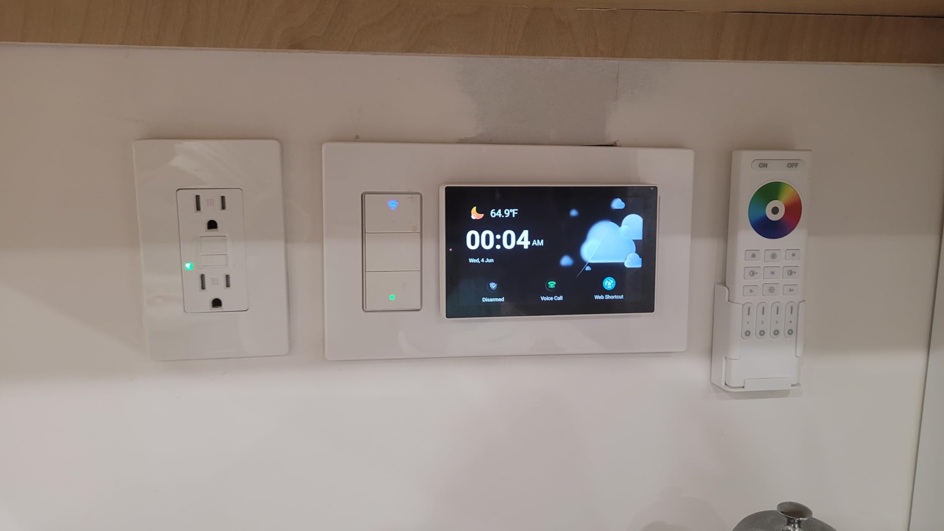 SONOFF NSPanel Pro 120 Smart Home Control Panel, Integrate Zigbee Gateway with Home Security, 4.7-inch large display with Monitoring energy use, Viewing cameras, Thermostat, Browsing the web(White) customer photo 2