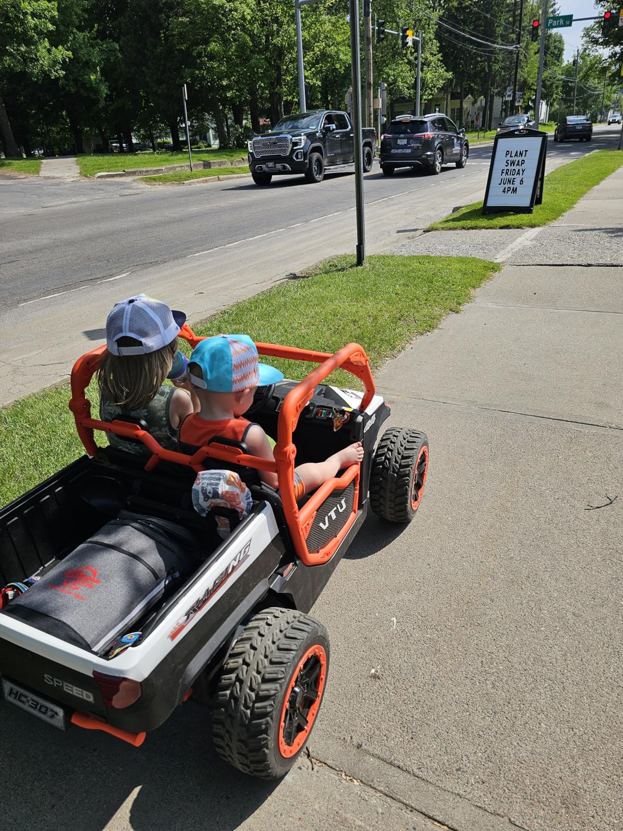 ANPABO 24V 2 Seater Ride On Dump Truck, 4x75W, Max 5 Mph, EVA Tire, Kids Electric Car with Electric Dump Bed, Shovel, Music, Ride on Toy for Big Kids w/Parent Remote Control for Ages 3-8, Orange customer photo 1