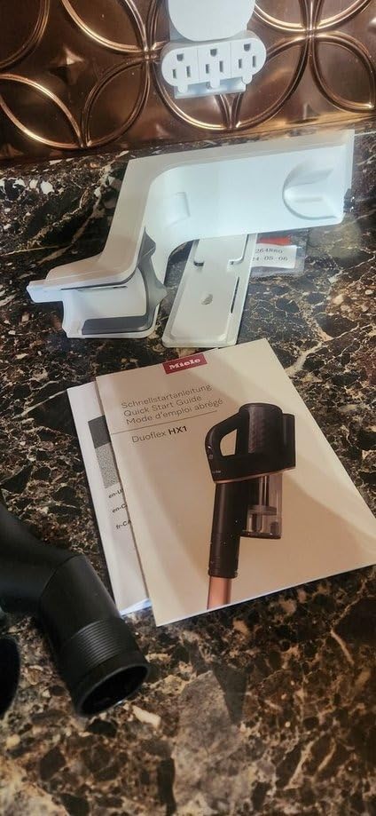 Miele Duoflex Extra Vacuum Cleaner, Cordless and Bagless Multi-Use Flexible Stick Vacuum, Brilliant White / Space Grey customer photo 1