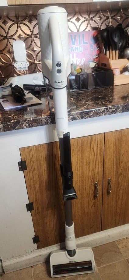 Miele Duoflex Extra Vacuum Cleaner, Cordless and Bagless Multi-Use Flexible Stick Vacuum, Brilliant White / Space Grey customer photo 2