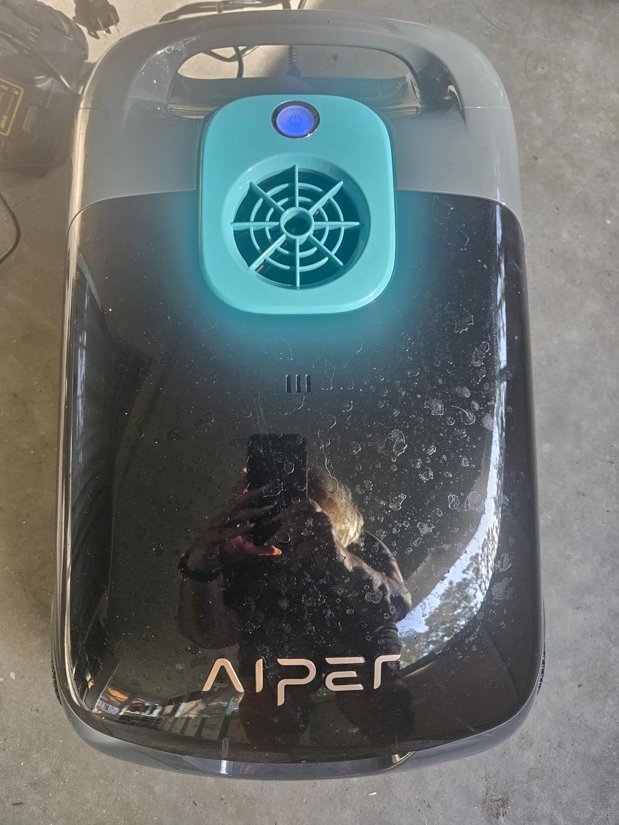 AIPER Seagull SE 2025 Cordless Robotic Pool Vacuum with 1200GPH Strong Suction, 90 Mins Runtime, LED Indicator, Pool Vacuum for Above-Ground Pool up to 40 Feet customer photo 2