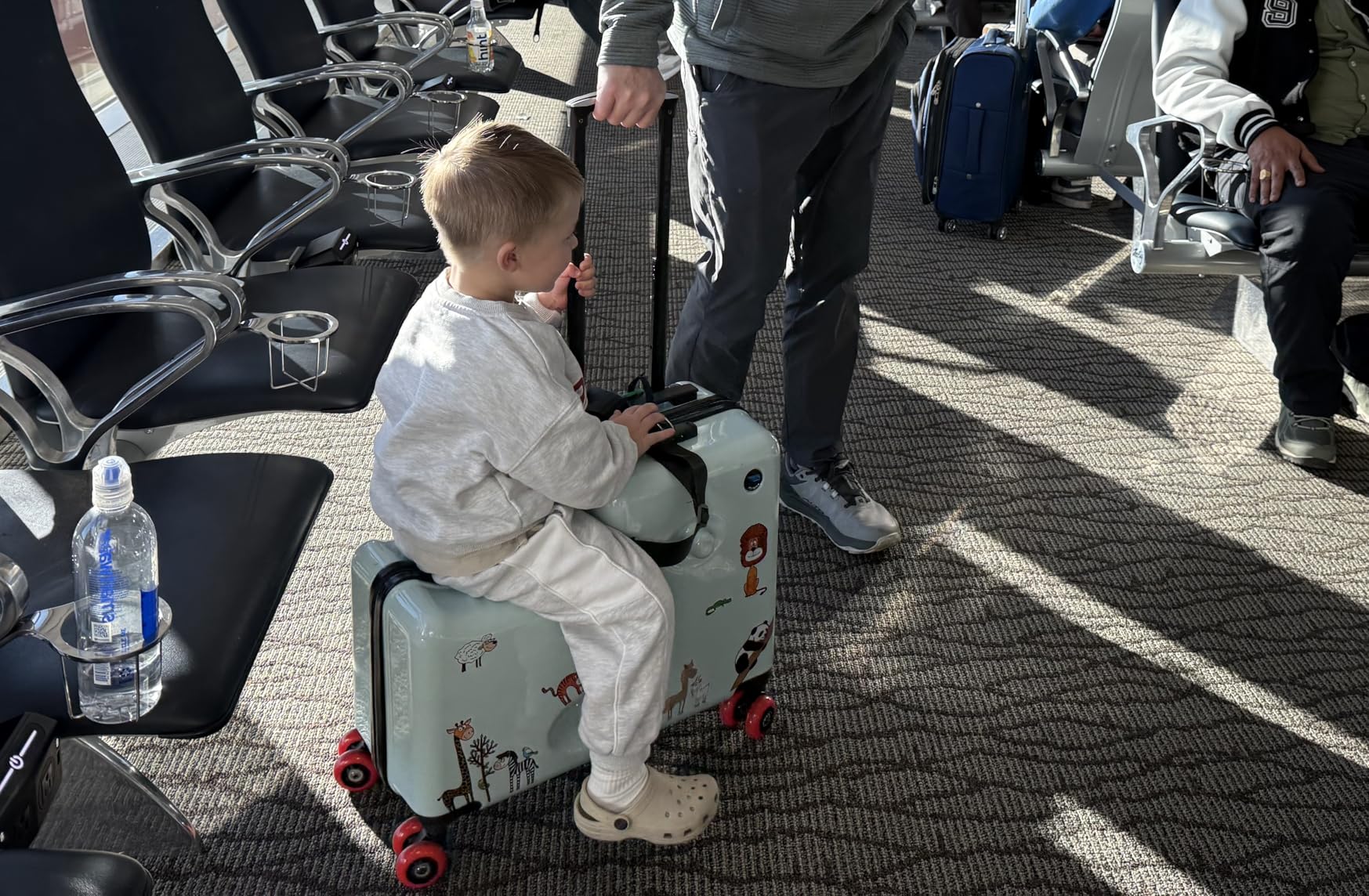 Itsy Rider 20'' Ride-on Suitcase for Kids with Double Spinner Red Wheels (Blue Landmarks) customer photo 2