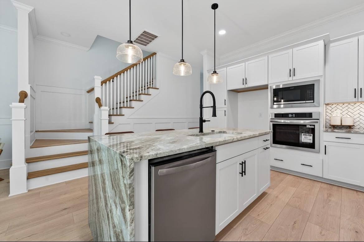 Delta Faucet Rhett Pro Commercial Style Kitchen Faucet with Pull Down Sprayer, Champagne Bronze 18829-CZ-DST customer photo 2