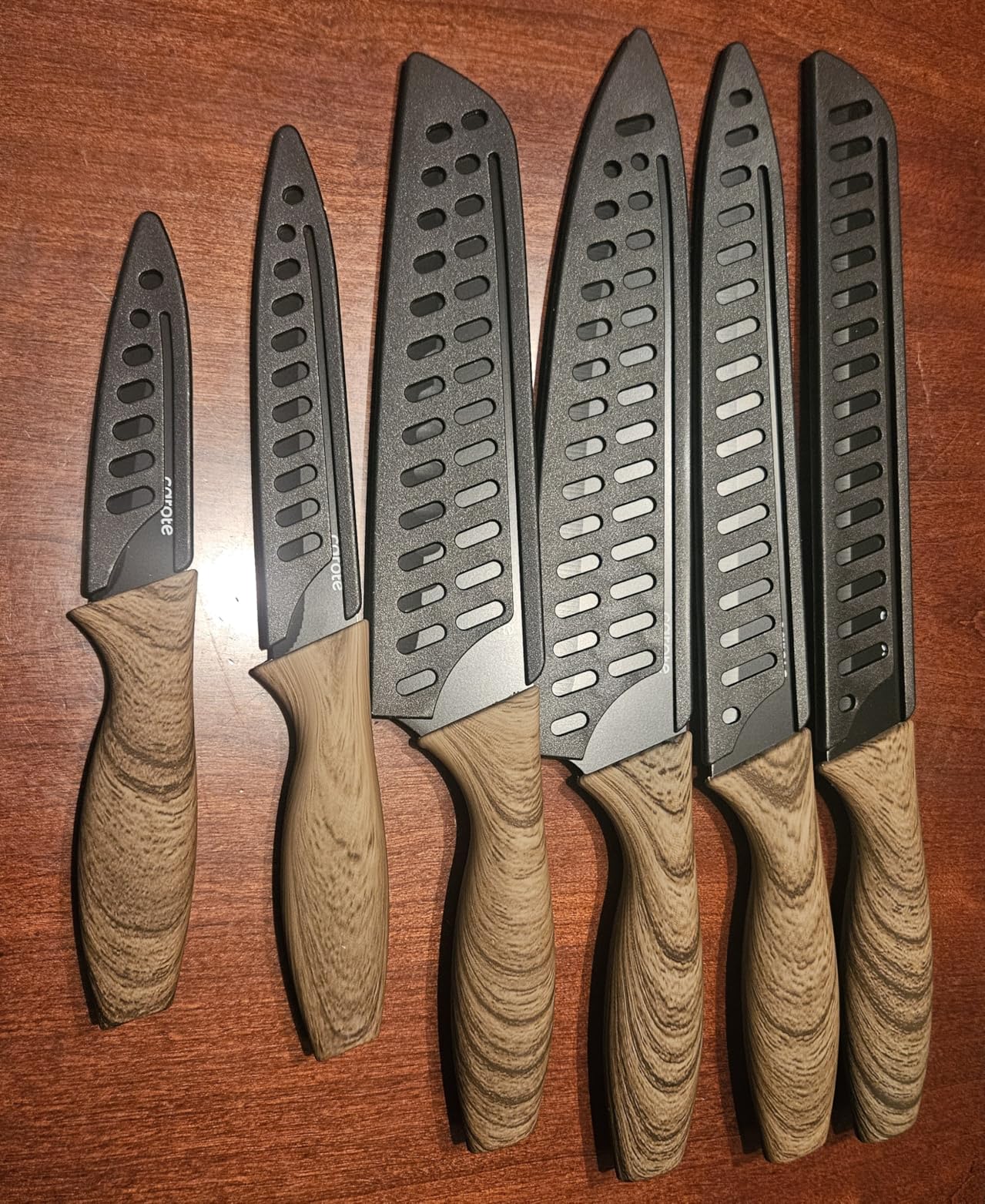 CAROTE 12PCS Knife Set, Stainless Steel Kitchen Knife Set with Nonstick Ceramic Coating, 6 Knives with Blade Guards, Rustproof, Easy-Clean, Black customer photo 1