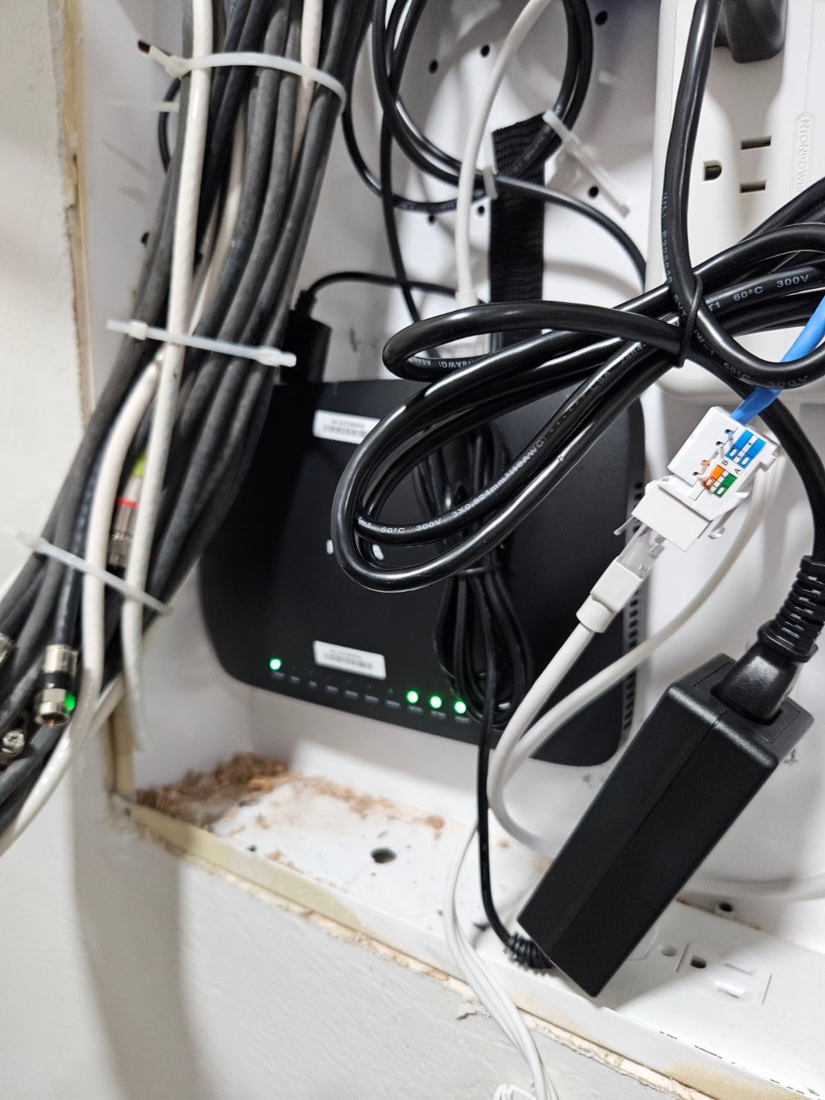 TP-Link Tri-Band AXE5400 Wi-Fi 6E Gaming Router Archer GXE75 | 6-Stream 5.4 Gbps | 1x2.5G + 4x1G Ports, USB 3.0 | Exclusive Acceleration, Gaming Port & Panel, RGB Lighting | EasyMesh, HomeShield customer photo 1