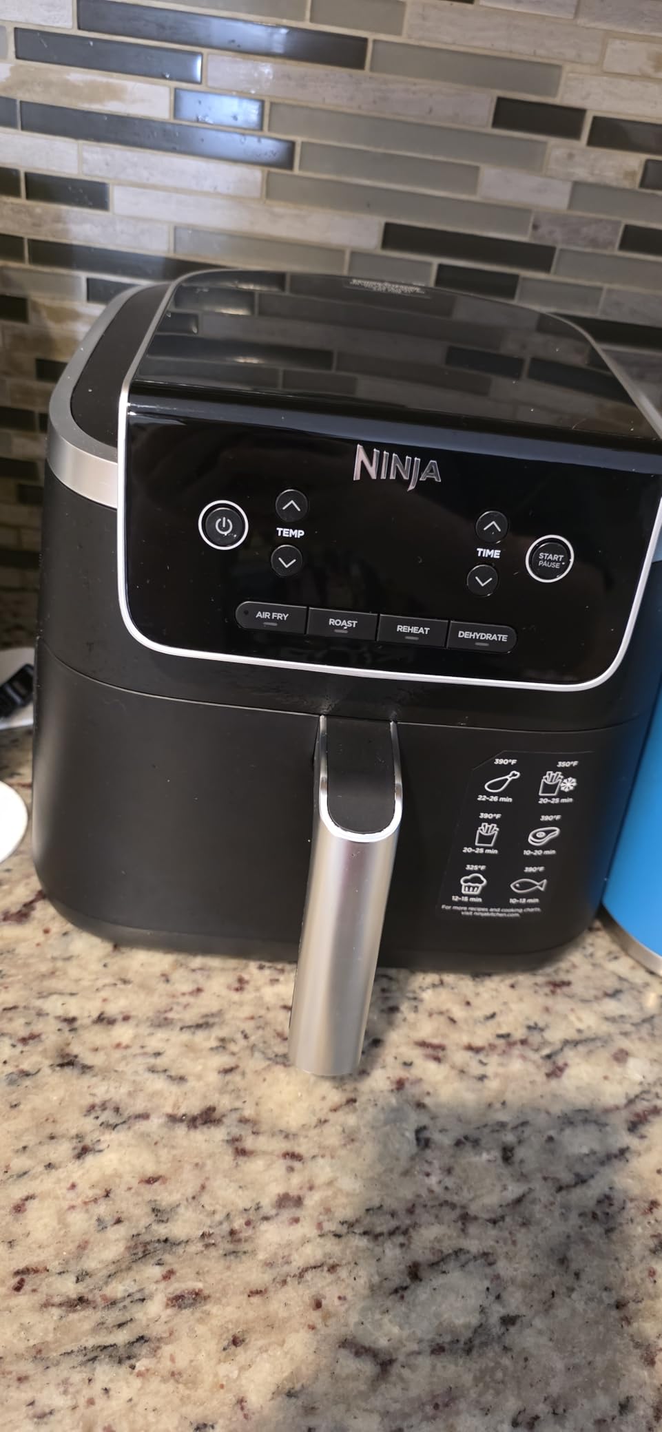 Ninja Air Fryer | 5 QT Capacity | 5-in-1 Air Fry, Bake, Roast, Reheat & Dehydrate | AF142, Grey customer photo 1