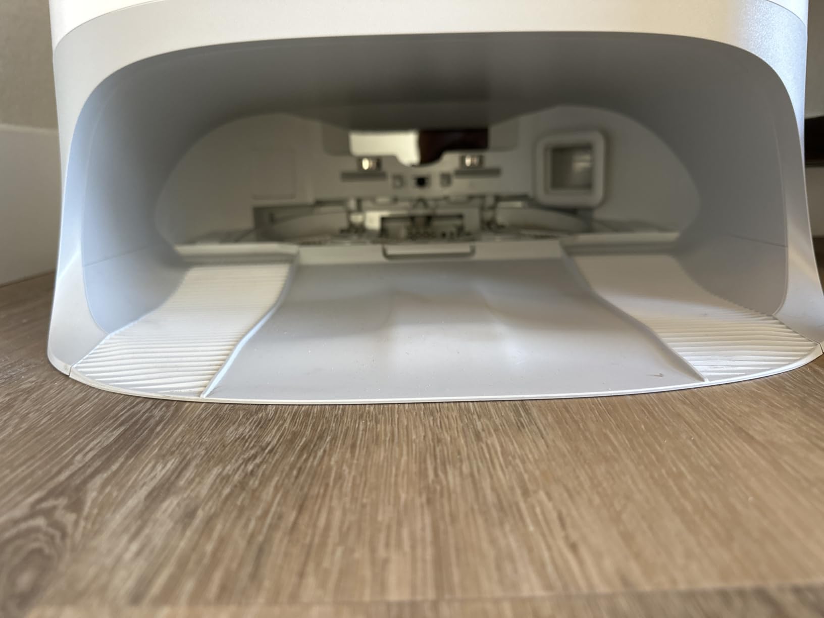 Roborock Qrevo CurvX Robot Vacuum and Mop, 22,000Pa Suction, 3.14 inch Ultra Slim, Zero-Tangling Design, Reactive AI Obstacle Recognition, AdaptiLift Chassis, Auto Hot Water Mop Washing & Drying customer photo 1