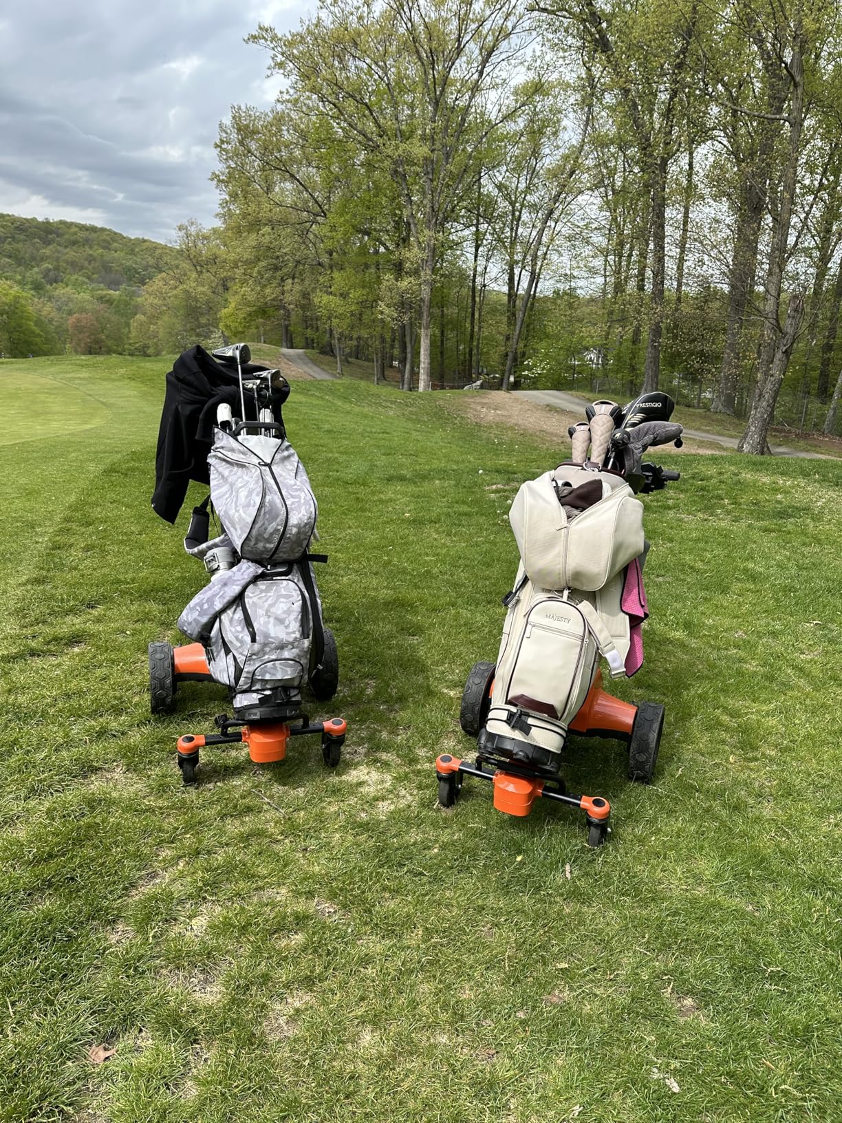 tianhong G5 Electric Golf Cart, Electric Golf Push Cart Auto-Follow You, 45 Hole Battery, All-Terrain Anti-Tipping, Electric Golf Push Cart with Remote (APP/Manual Control), Foldable, Black+Orange customer photo 2