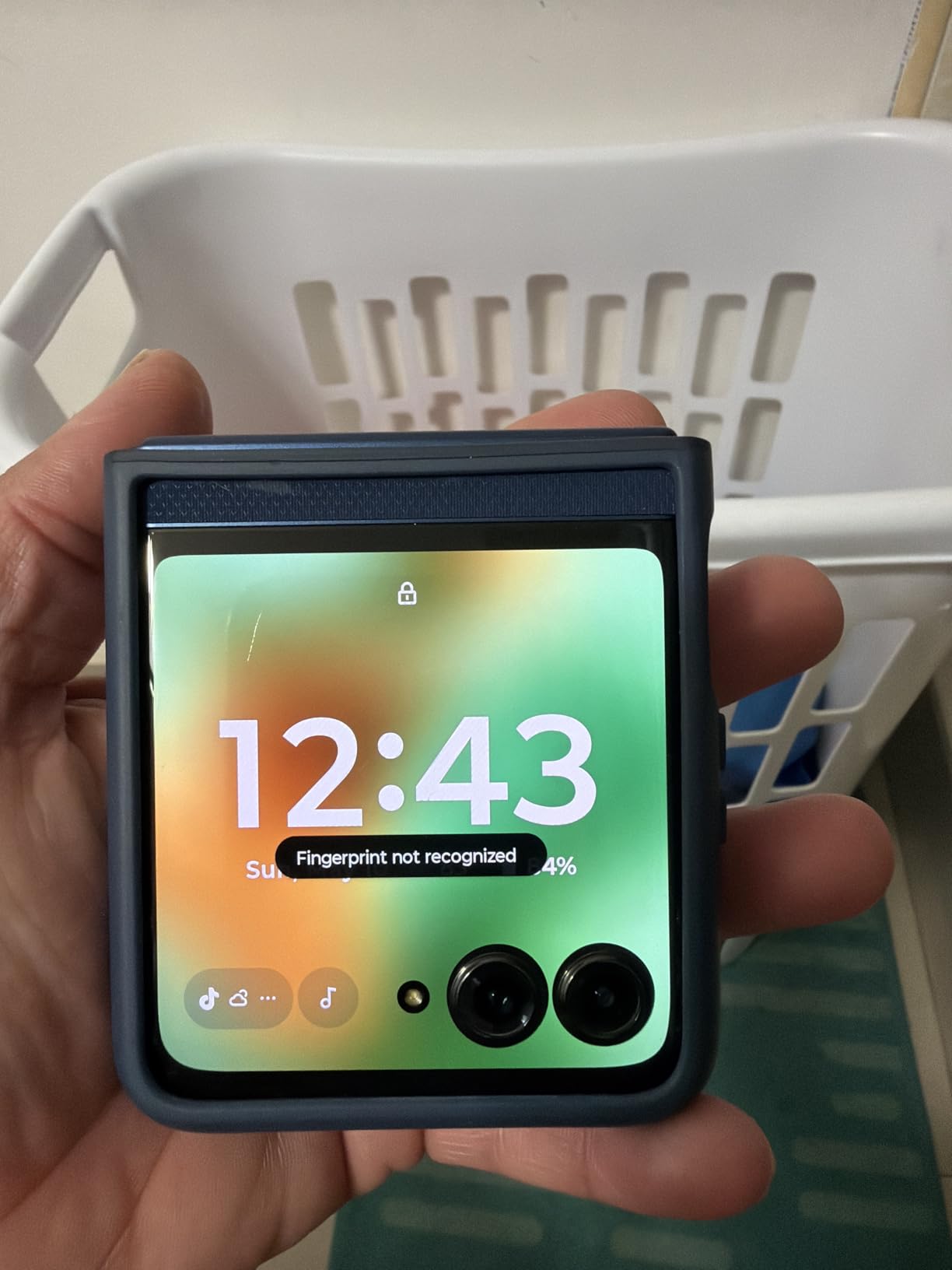 Razr 2025 | Unlocked | Made for US 8/256GB | 50MP Camera | Pantone Spring Bud customer photo 2
