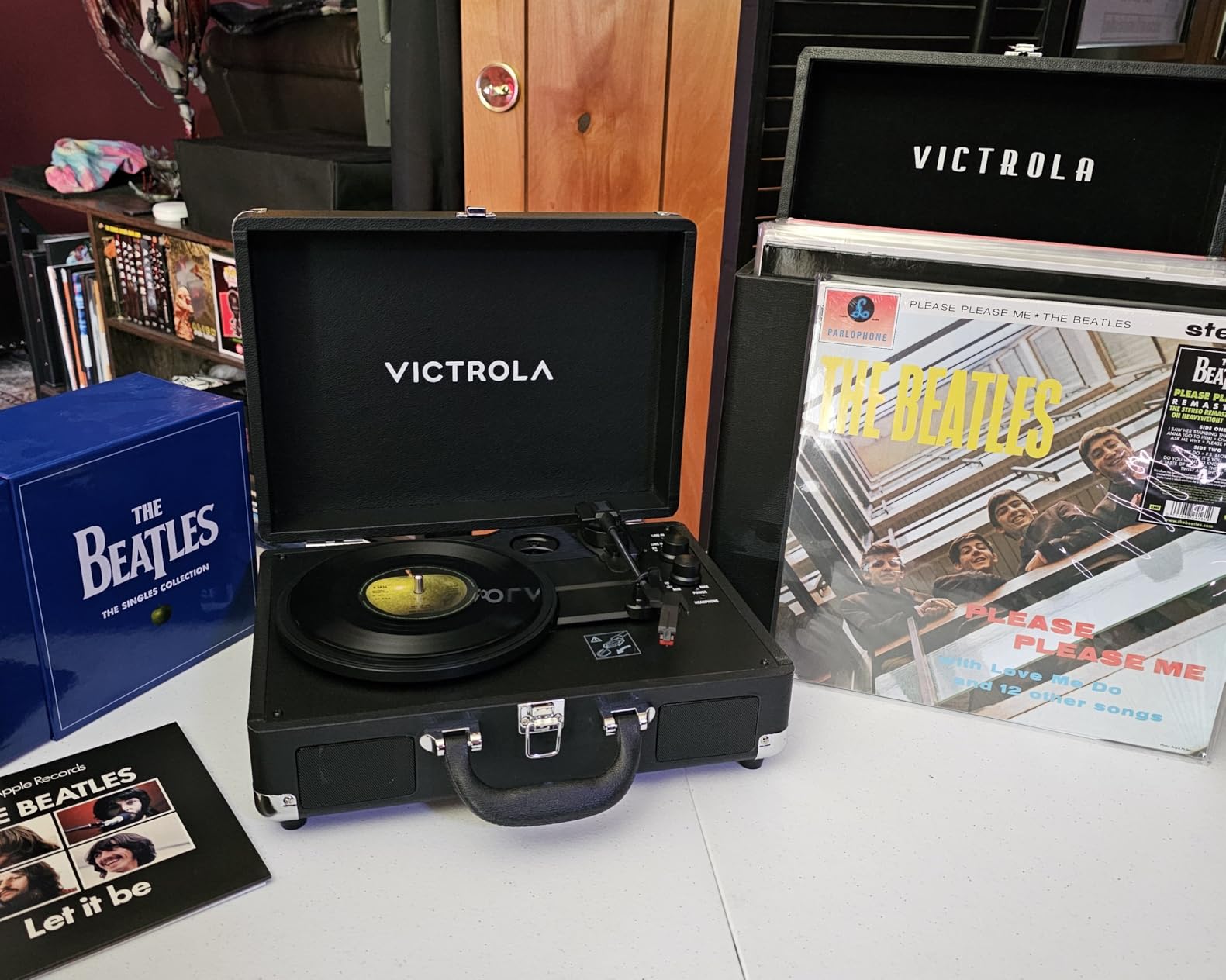 Victrola Journey II (2025 Model) Bluetooth Suitcase Record Player with Built-in Stereo Speakers, Enhanced Bass, 3-Speed Turntable customer photo 2
