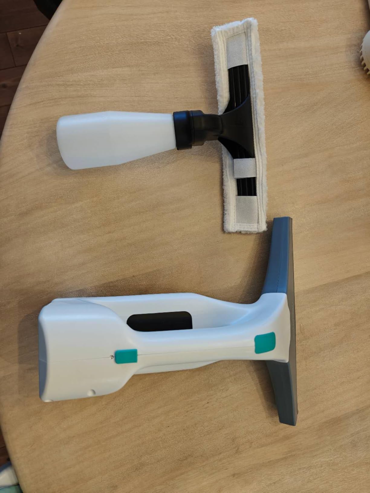 HAUSHOF Electric Window Vacuum Squeegee 11