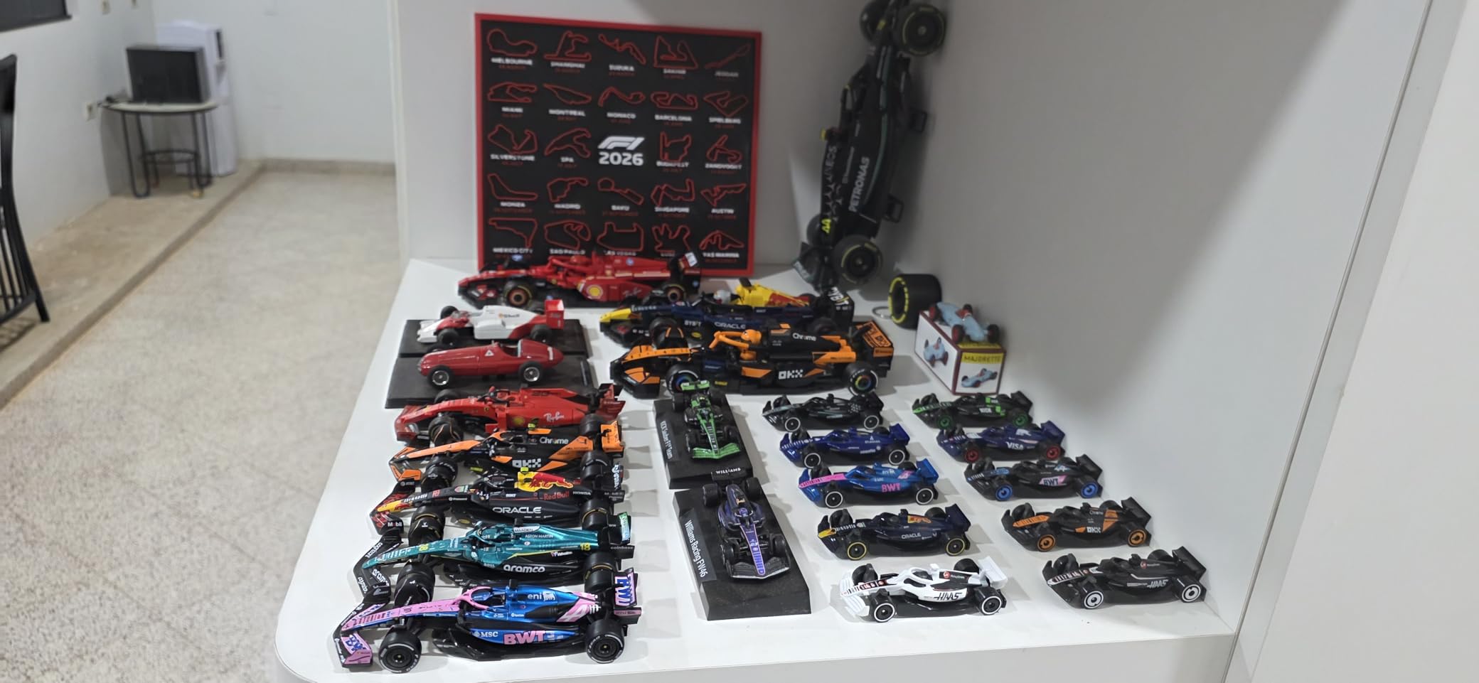 Hot Wheels 1:64 Scale 5-Pack Formula 1 Die-Cast Toy Cars, Set of 5 Officially Licensed, Collectible F1 Race Cars for Play or Display customer photo 1
