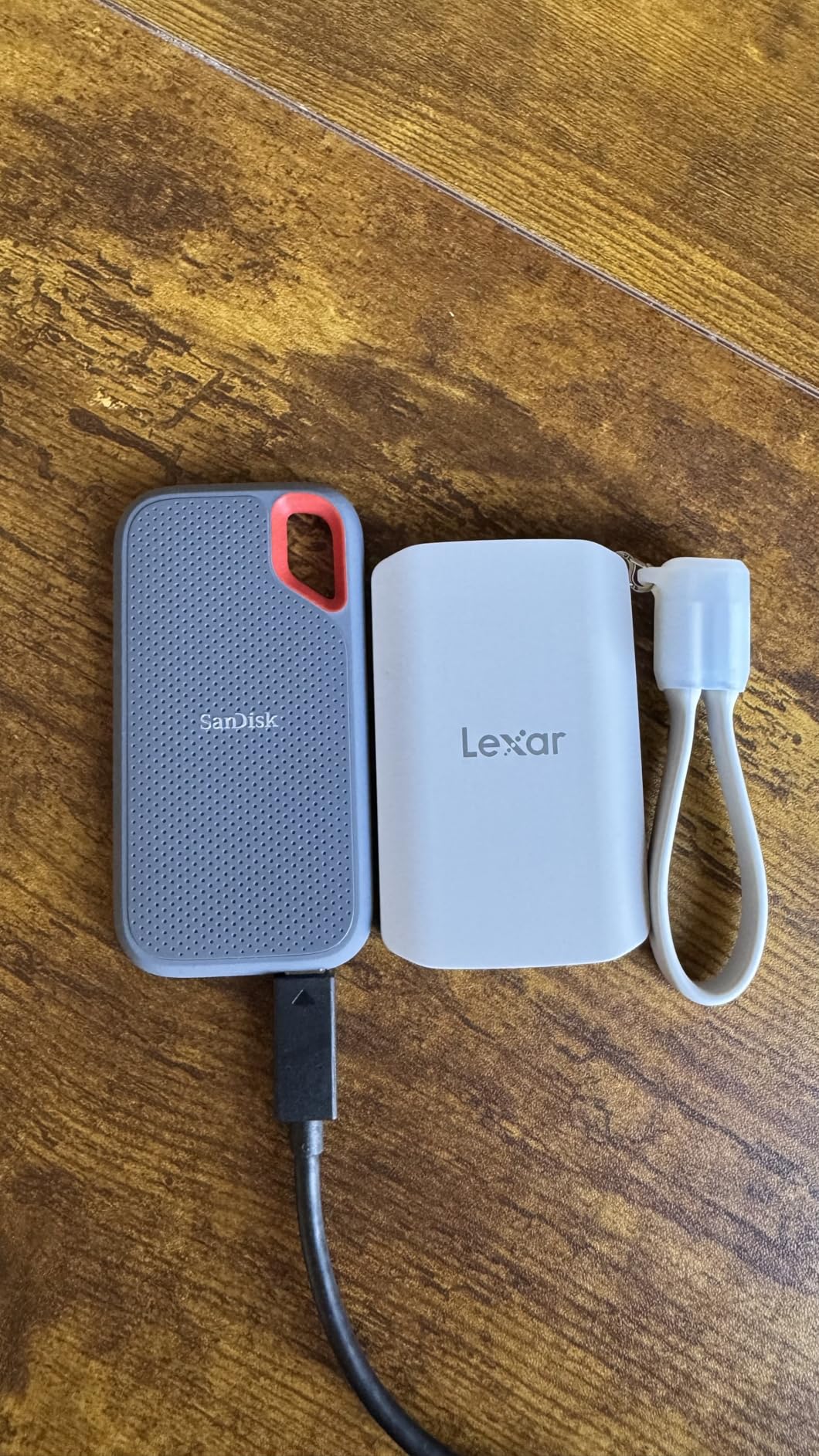 Lexar 1TB ES5 Magnetic External SSD, Up to 2000MB/s, Compatible w/MagSafe, USB-C Smartphones, iPhone 15/16 or Above, PC, Mac, Supports Apple ProRes & Samsung Pro Video (LES5XXX001T-RNWNU) customer photo 2
