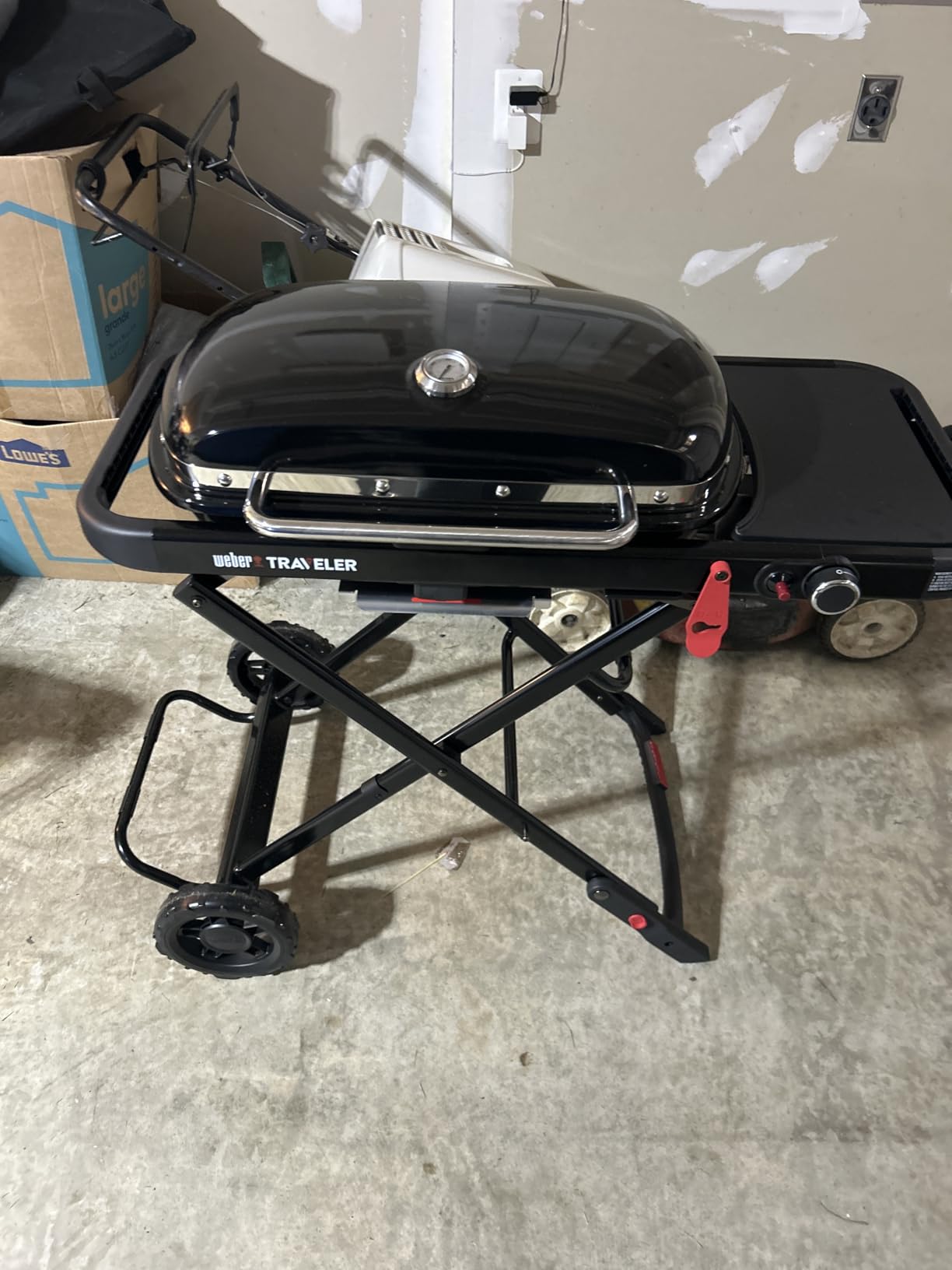 Weber Traveler Compact Portable Gas Grill (Liquid Propane), Black customer photo 1