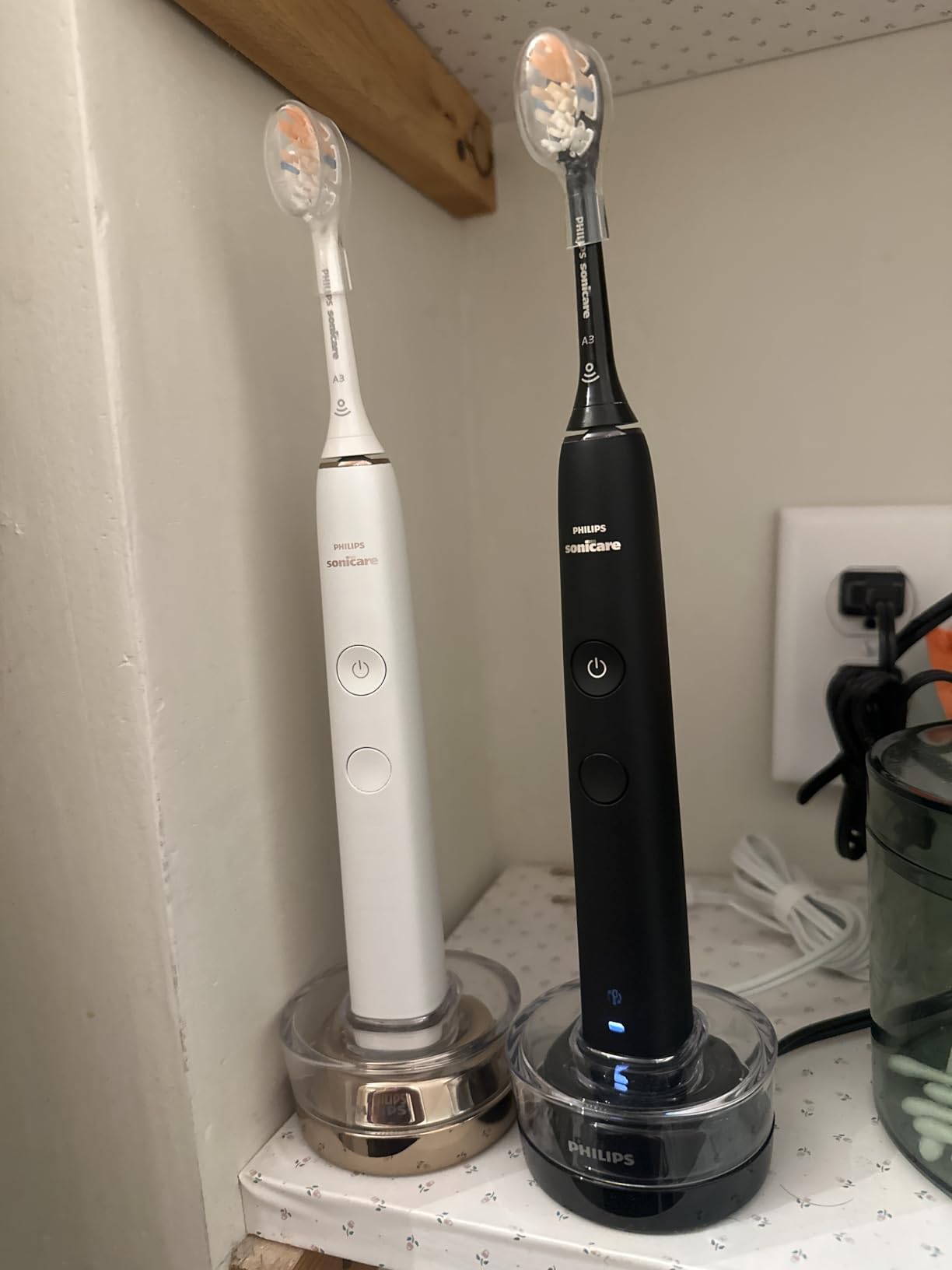 DiamondClean 9000 Electric Toothbrush - Sonic Toothbrush with App, Pressure Sensor, 12 Brushing Settings, Replacement Reminder, USB Charging Case, Black & Rose Gold, 2-Pack, HX9912/71 customer photo 1