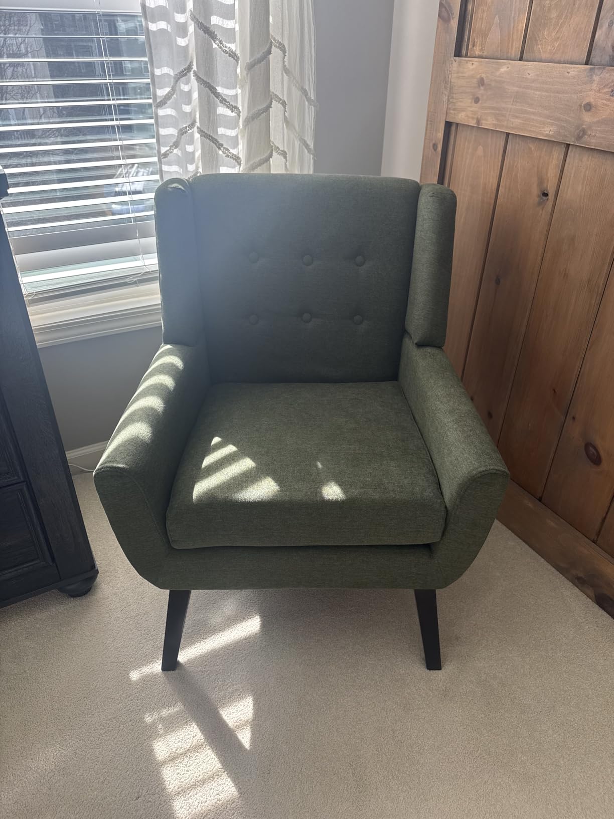HUIMO Living Room Accent Chair Set of 2, Upholstered Button Tufted Armchair with Wooden Legs, Fabric Sofa Chairs for Bedroom, Living Room, Mid-Century Modern Comfy Reading Chair 2 PCS Green customer photo 2