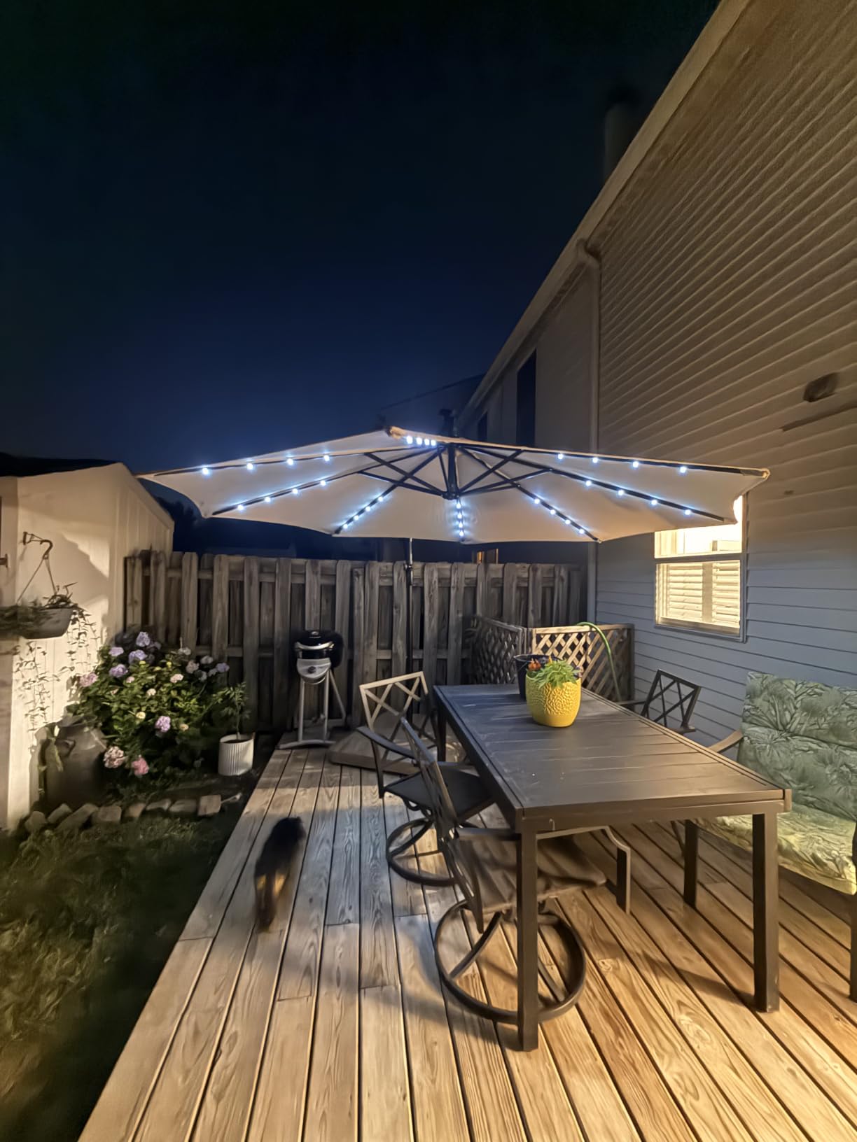wikiwiki 10ft Solar LED Offset Patio Umbrella, Outdoor Cantilever Patio Umbrellas with Solar Lights for Backyard, Poolside and Garden, Easy Tilt Adjustment, 32 LED Lights & Polyester Shade, Beige customer photo 1
