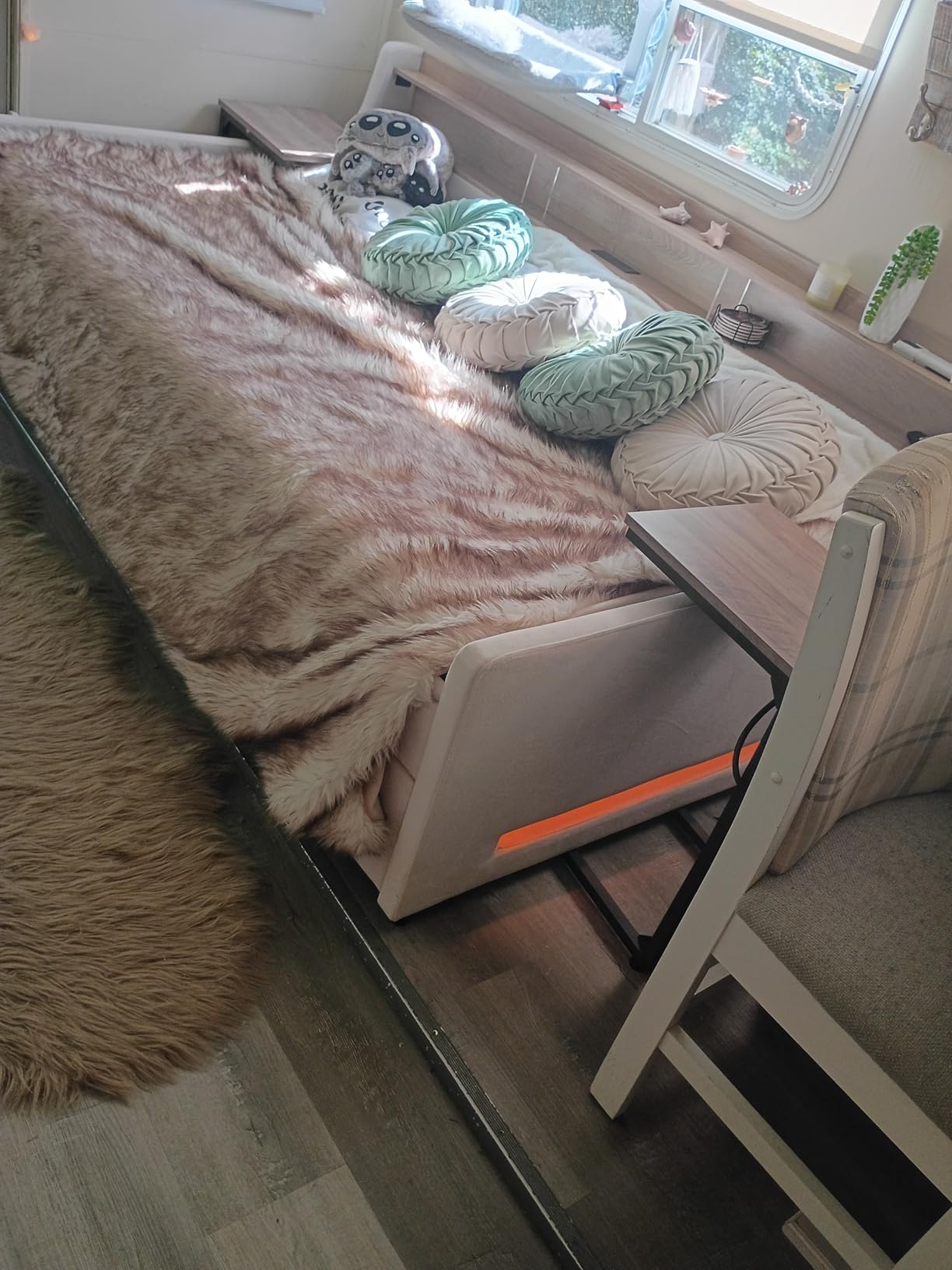 Jocisland Twin Daybed with Trundle, Upholstered Velvet Bed Frame with LED Night Light, Storage Headboard, USB Charging, Space-Saving for Bedroom, Living Room, Guest Room, No Box Spring, Cream customer photo 1