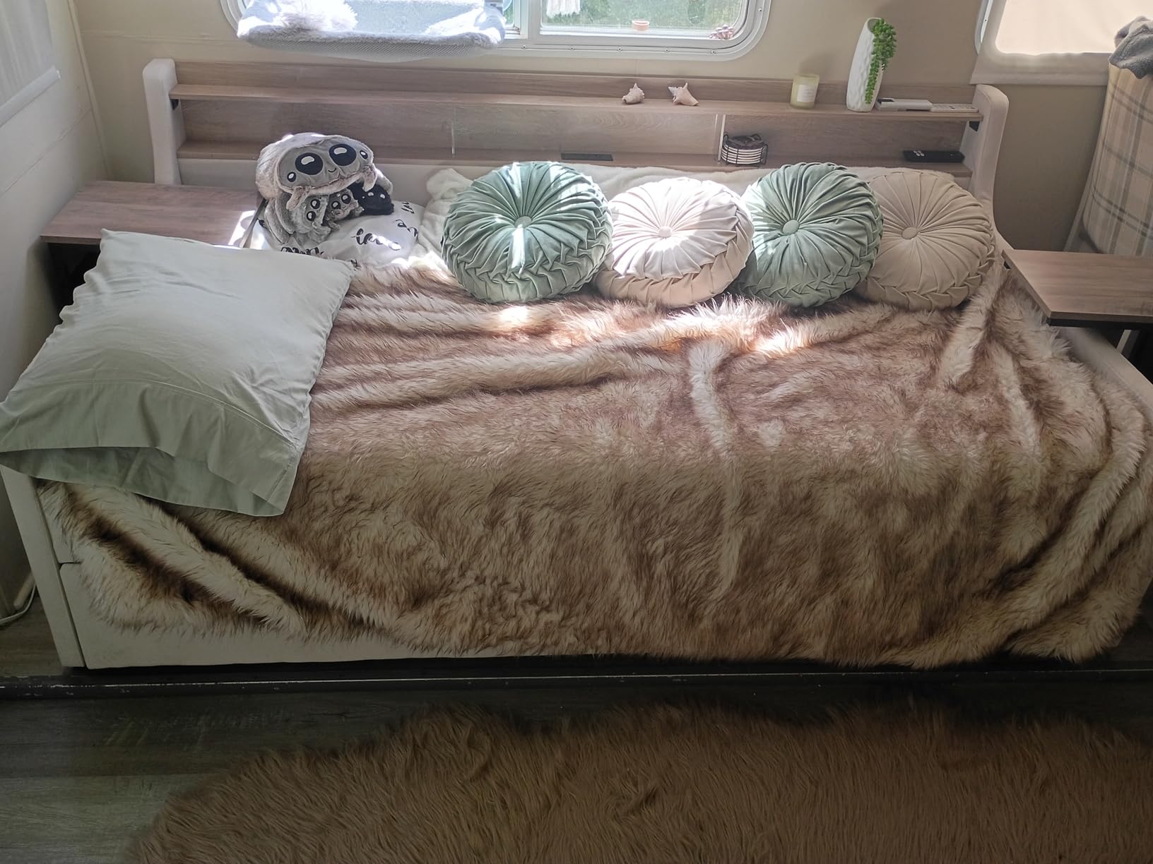 Jocisland Twin Daybed with Trundle, Upholstered Velvet Bed Frame with LED Night Light, Storage Headboard, USB Charging, Space-Saving for Bedroom, Living Room, Guest Room, No Box Spring, Cream customer photo 2