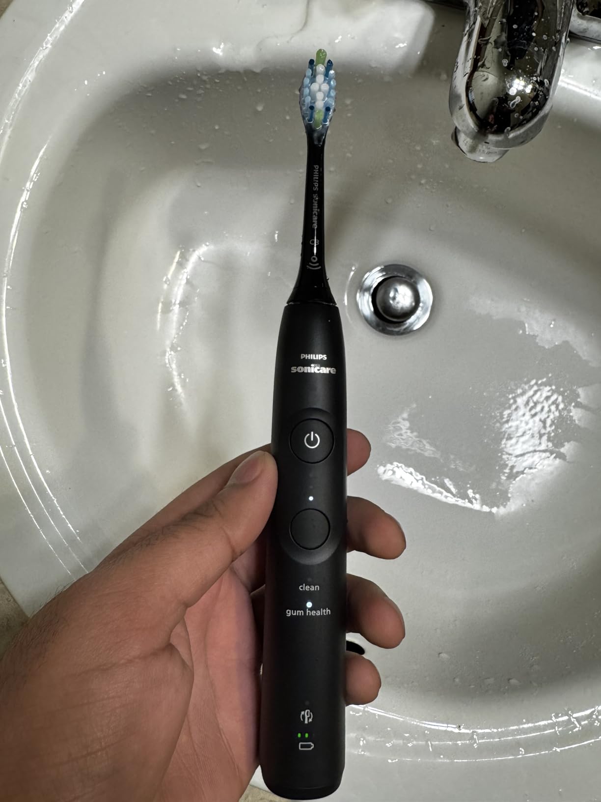 5900 Series Electric Toothbrush, Pressure Sensor, 6 Brushing Settings, SmarTimer, BrushPacer, 21-Day Runtime, Gentle Professional-Clean Feel, for Sensitive Gums, Navy, HX7133/02 customer photo 1