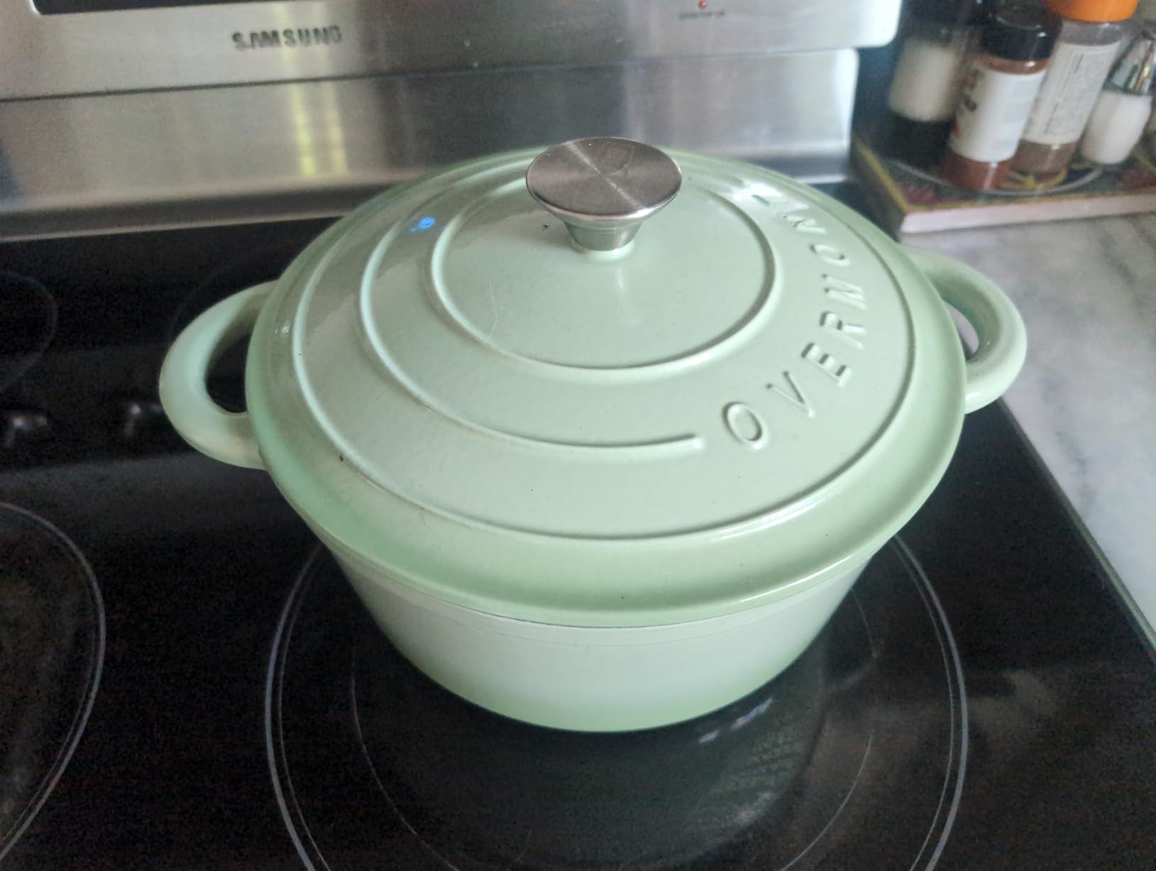 Overmont Enameled Cast Iron Dutch Oven, 5.5QT Pot with Lid, White customer photo 2