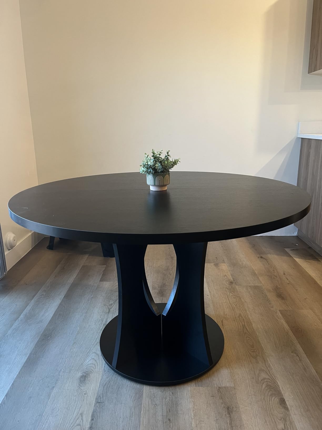 iPormis 43.3-59 Inch Extendable Round Dining Table for 6-8 People, Oval Dinner Table with Adjustable Top and A Stable Round Pedestal Base, Space Saving Wooden Kitchen and Dining Table, Walnut customer photo 1