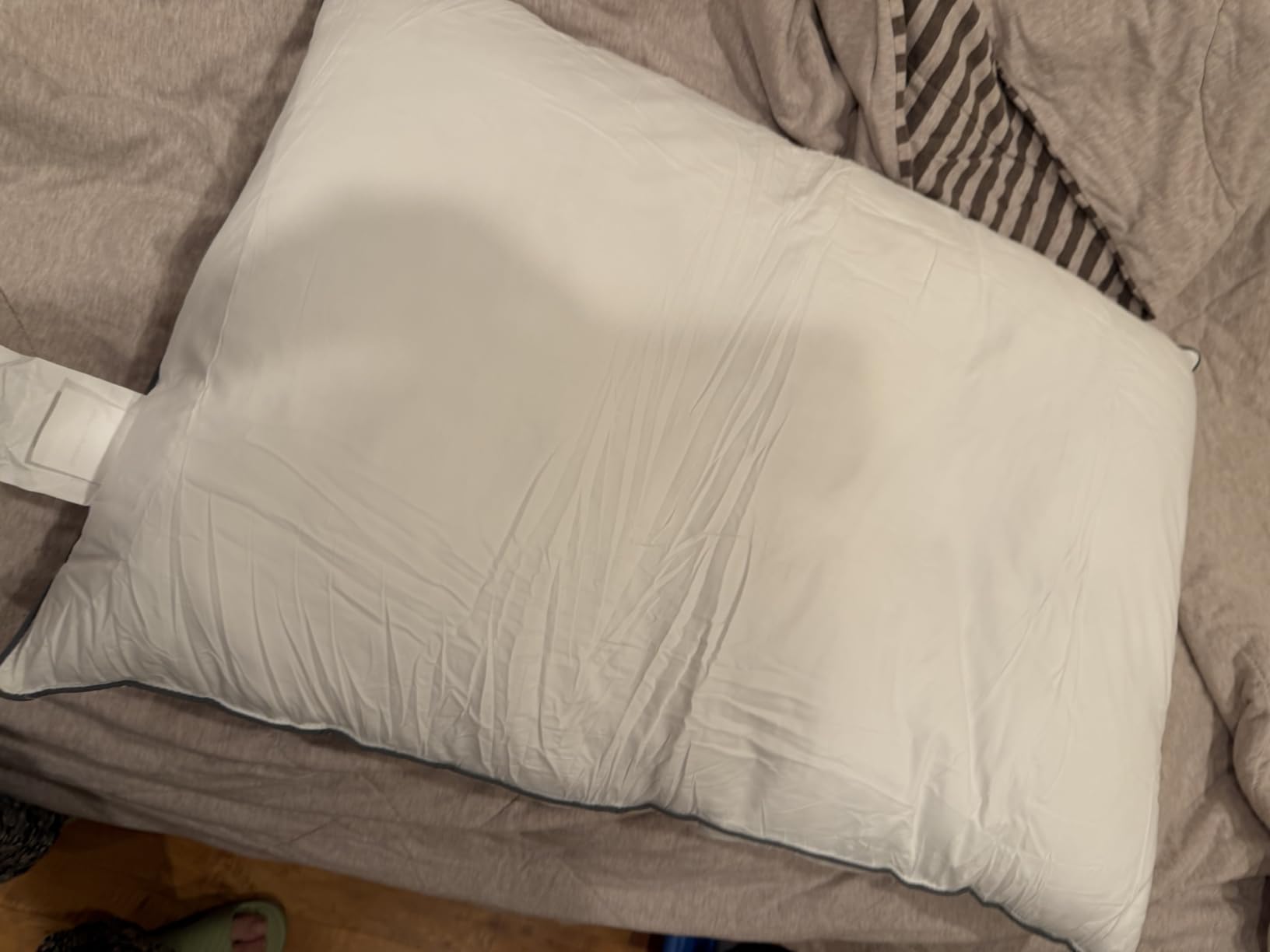 WhatsBedding Goose Down Pillows Queen Size Set of 2, Luxury Hotel Bed Pillows for Deep Sleep, Fluffy Soft Feather Down Pillow for Back, Stomach or Side Sleepers, 20