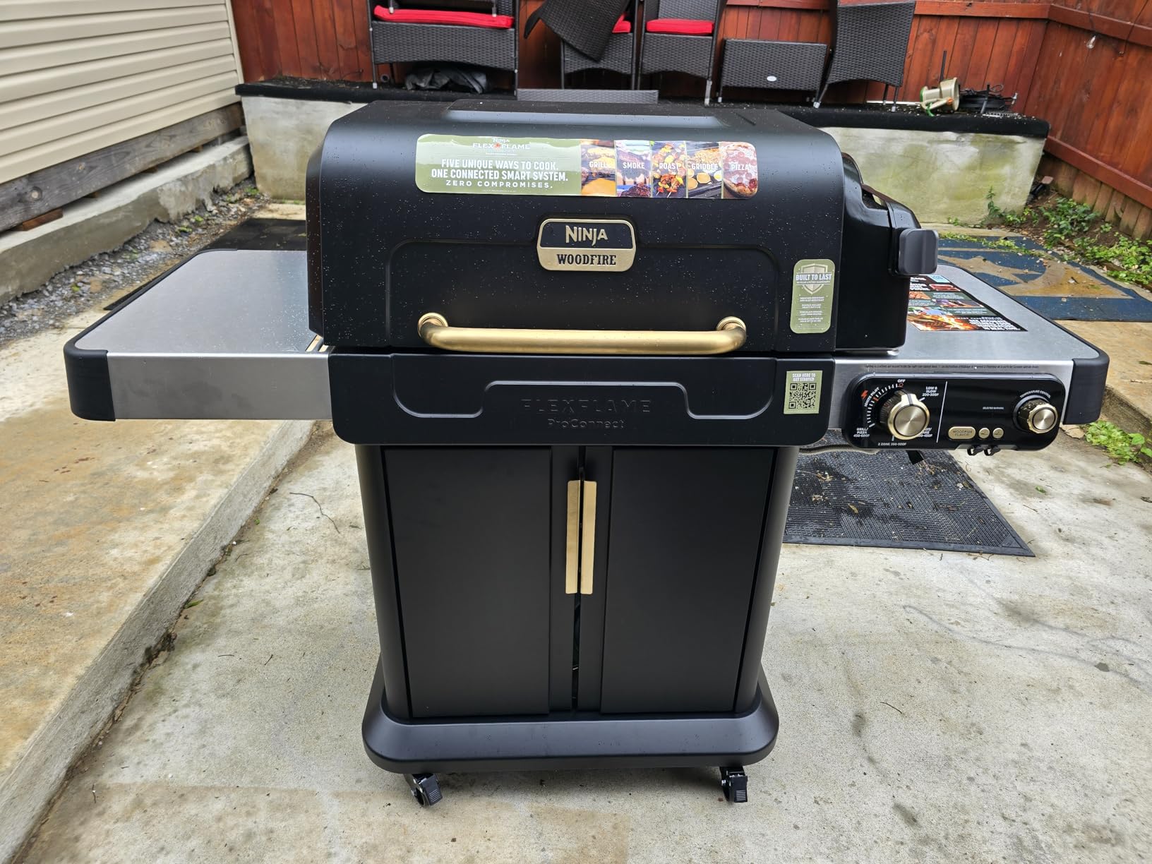 FlexFlame ProConnect Grill & Smoker | 5-in-1 Smart Cooking System | Electric & Propane | App-Connected | 3-Burner Digital Control | Roast, Griddle & Pizza Maker | Black/Gold | PG305 customer photo 2