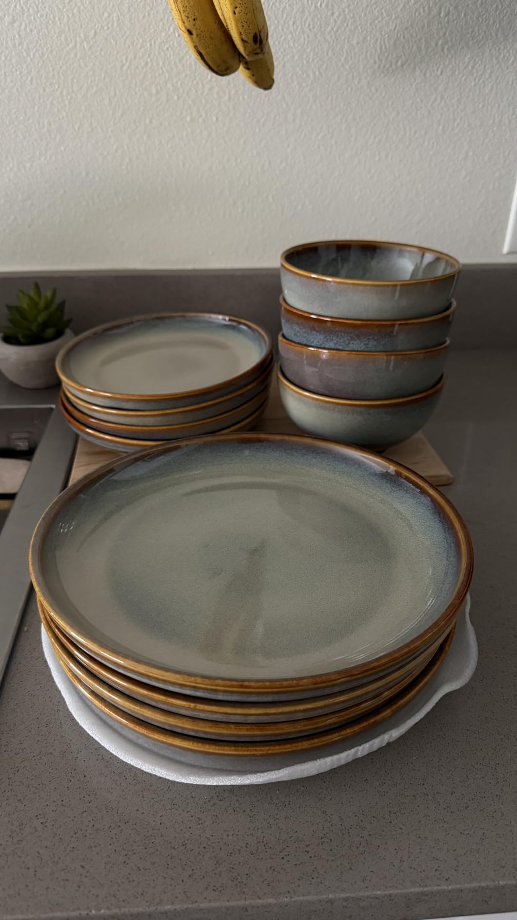 TheTerra Stoneware Dinnerware Sets for 4, 12 Pieces Ceramic Plates and Bowls Sets, Scratch Resistant Dish Set, Oven, Microwave & Dishwasher Safe, Coca Mocha customer photo 2