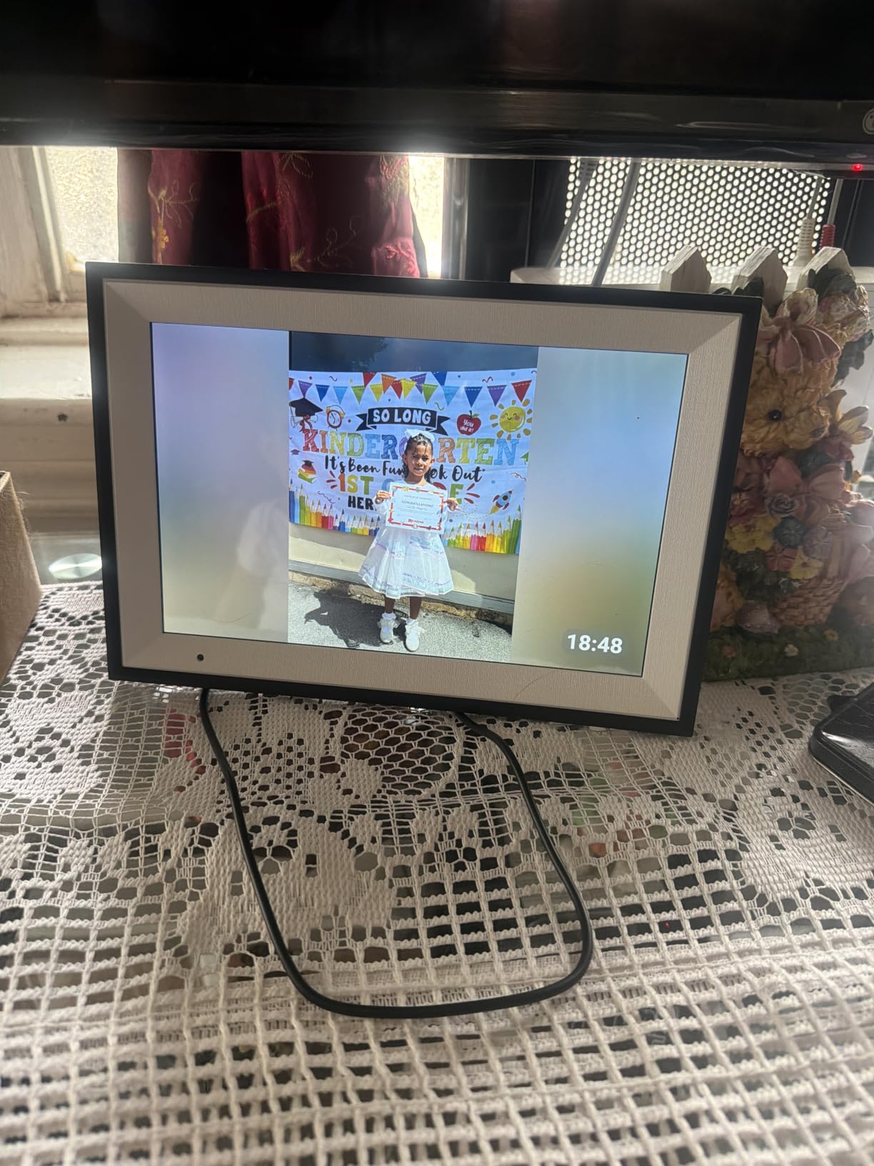 AEEZO Digital Picture Frame, 10.1 Inch Digital Photo Frame with 1280x800 HD IPS Touch Screen, Smart Digital Frame Built-in 32GB Memory, Auto-Rotate Easy Setup via AiMOR APP customer photo 2