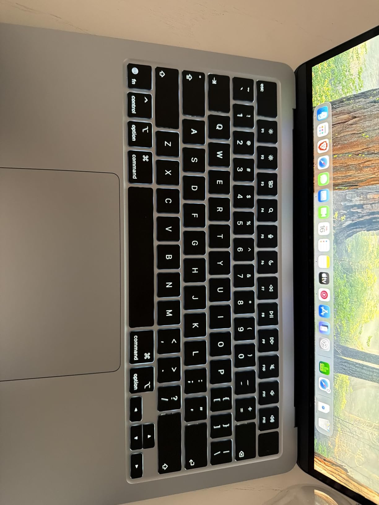 2026 MacBook Air 13-inch Laptop with M5 chip: Built for AI, 13.6-inch Liquid Retina Display, 24GB Unified Memory, 1TB SSD, 12MP Center Stage Camera, Touch ID, Wi-Fi 7; Midnight customer photo 2