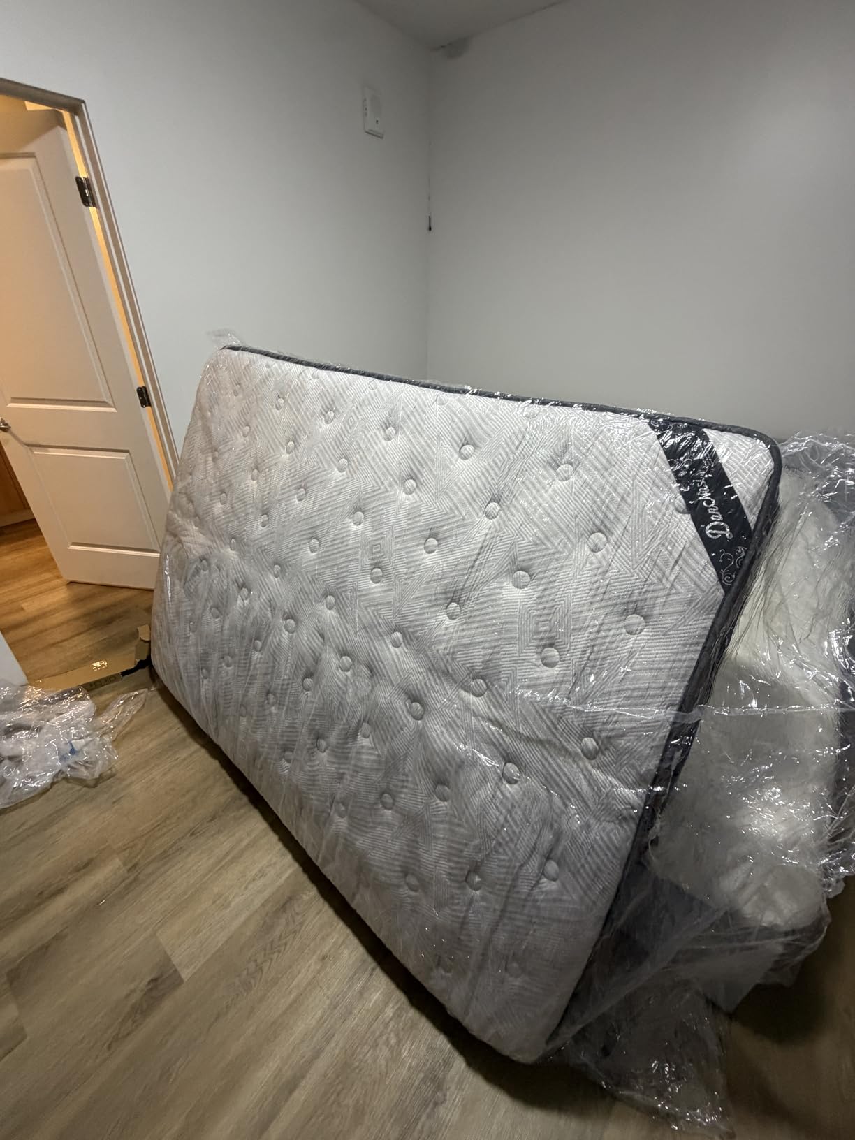 Queen Mattress 12 Inch, Queen Size Mattress 365 Night Trial, 7-Zone PLUSH Hybrid Memory Foam & Pocket Coils Mattresses for Motion Isolation & Pressure Relief, CertiPUR-US Certified, Mattress in a Box customer photo 2