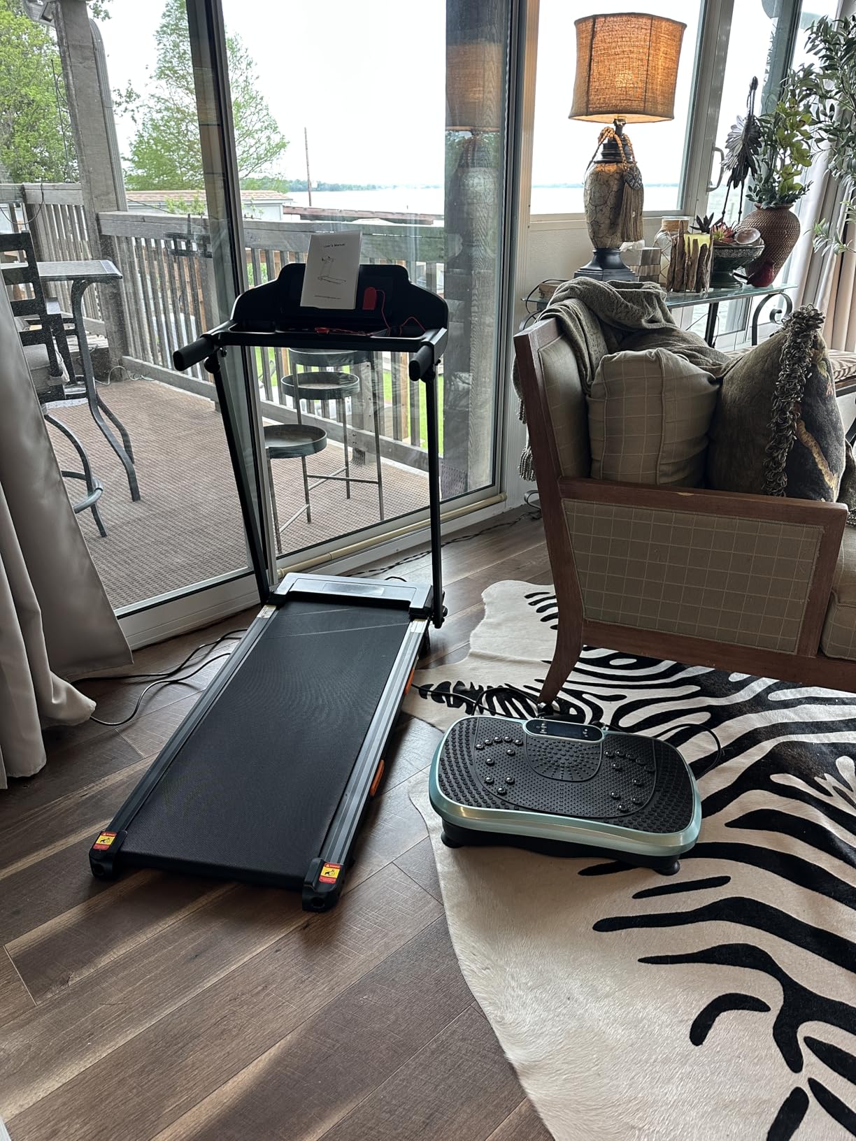 CURSOR FITNESS 16% Incline Treadmill, 3.0HP Foldable Walking Pad with 3 LED Displays customer photo 1