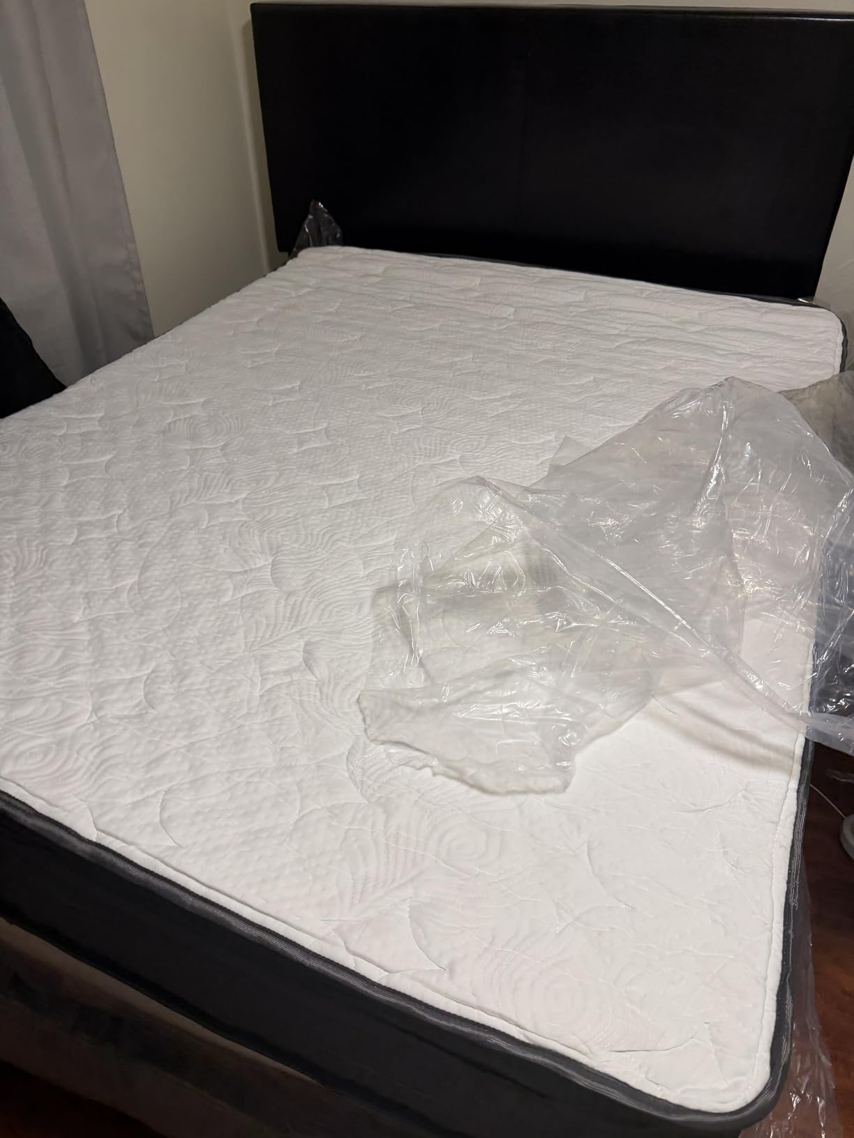 Yaak Queen Size Mattress 10 Inch, Cooling Hybrid Single Mattress in a Box for Back Pain Relief, Pocket Spring & Memory Foam, Fiberglass-Free, Medium Firm, CertiPUR-US, 120 Nights Trial customer photo 1