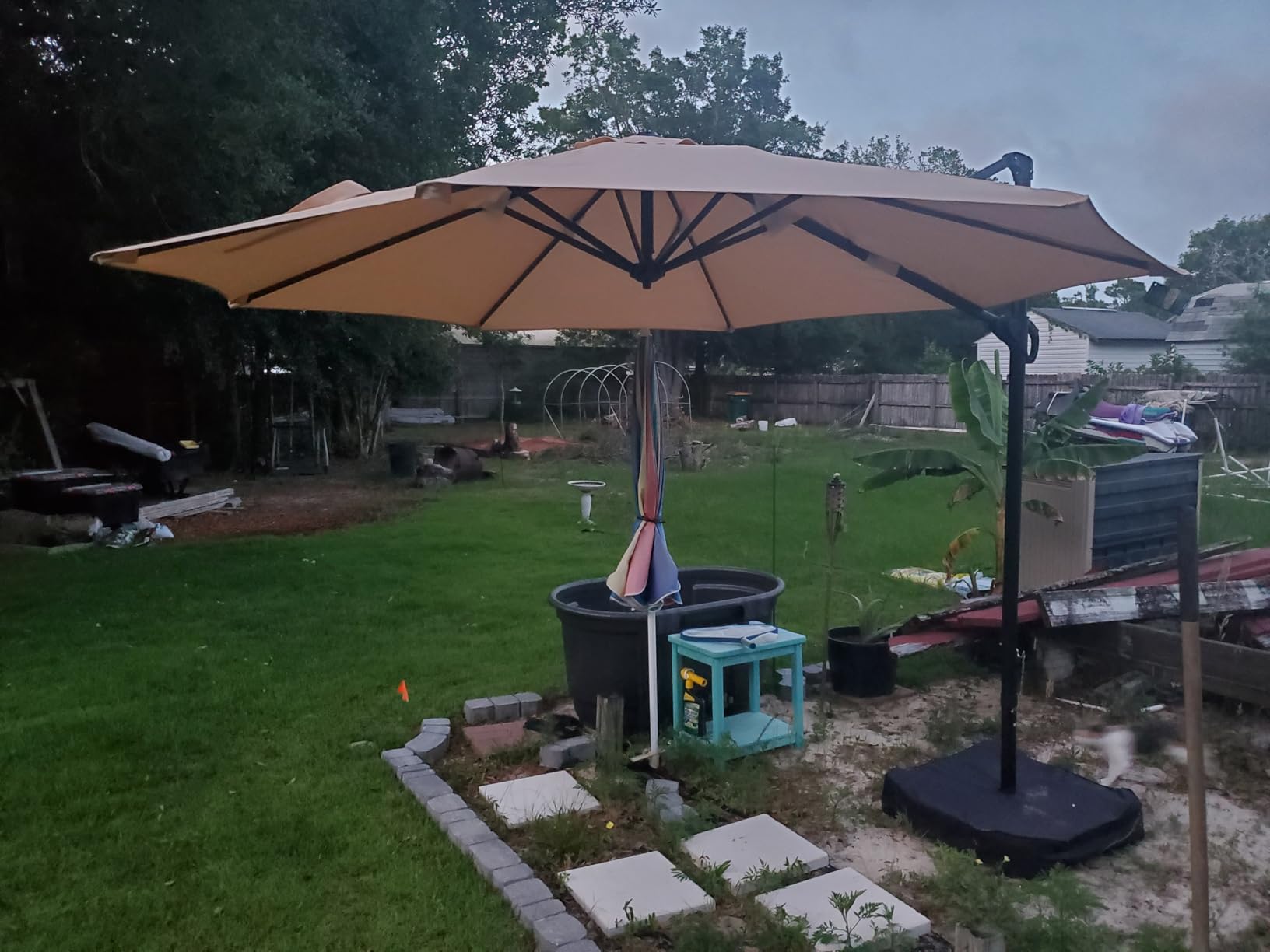 OLILAWN 10FT Cantilever Offset Patio Umbrella with Base Included, Outdoor Patio Umbrella with 360 Degree Rotation & Infinite Tilt, Yarn-Dyed Fade-Resistant Canopy, Heavy Duty 8-Rib Steel Frame for Patio, Pool, Deck, Backyard, Cream customer photo 1