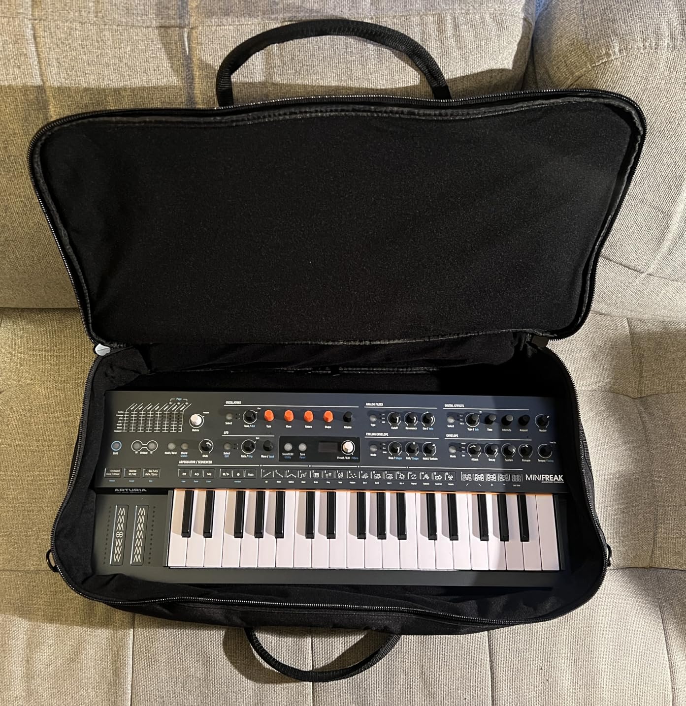 Gator Cases Gig Bag for Micro Controllers, Keyboards, and Multi-Effects Pedals, 23