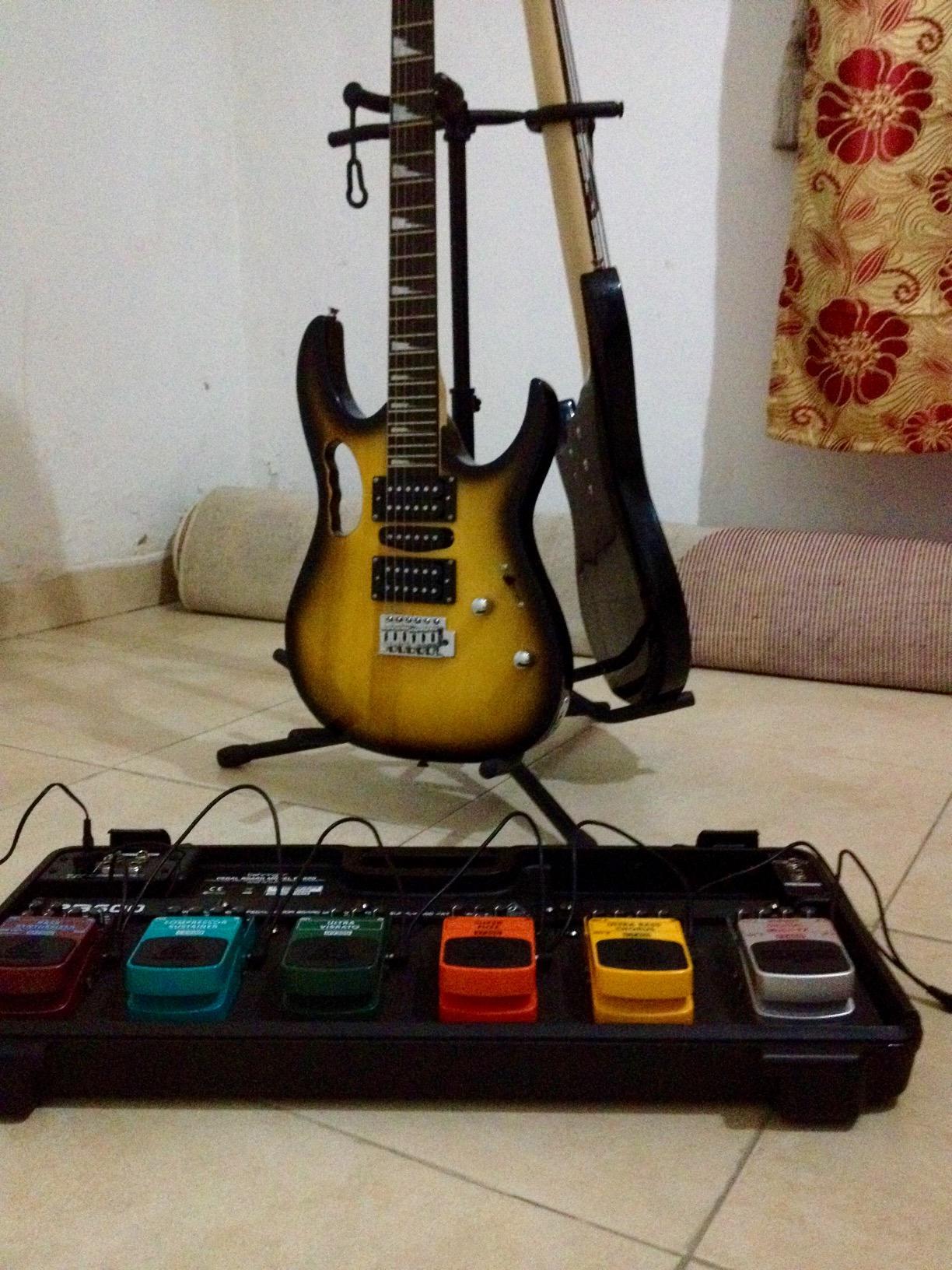 Behringer ULTRA VIBRATO UV300 Classic Vibrato Instrument Effects Pedal, Green customer photo 2