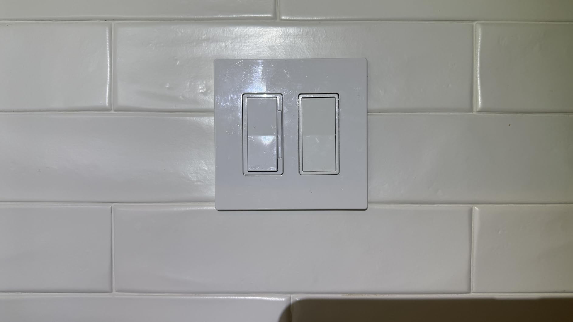 Leviton Decora Smart Dimmer Switch, Wi-Fi, Works with Matter, My Leviton, Alexa, Google Assistant, Apple Home/Siri & Wired or Wire-Free 3-Way, Neutral Wire Required, D36HD-1RW, White customer photo 1