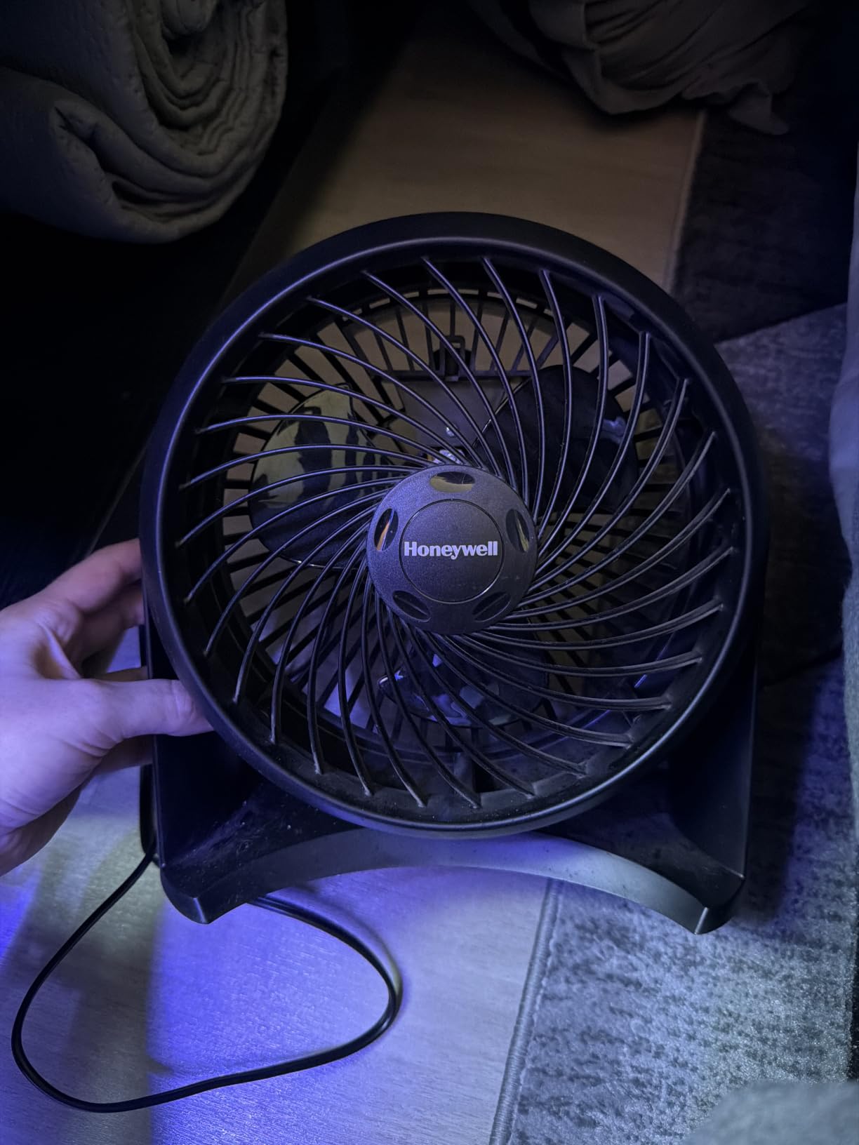 Honeywell TurboForce Air Circulator, Small Tabletop Fan, Quiet Personal Fan for Home or Office, 3 Speeds, 90 Degree Pivoting Head, Black, HT900 customer photo 2