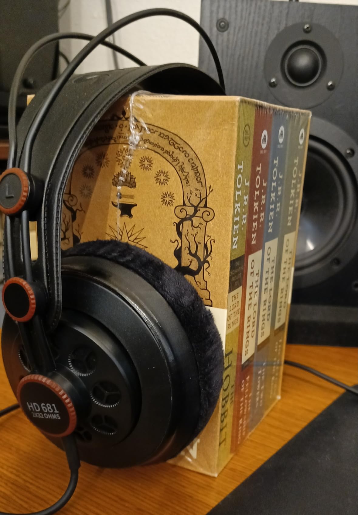 Superlux HD681 Semi-Open Studio Headphones, Wired Over-Ear with 50mm Neodymium Drivers, Single-Sided Cable, 10-30,000Hz, for Monitoring, Recording, Mixing, Podcast, Music, Black customer photo 1
