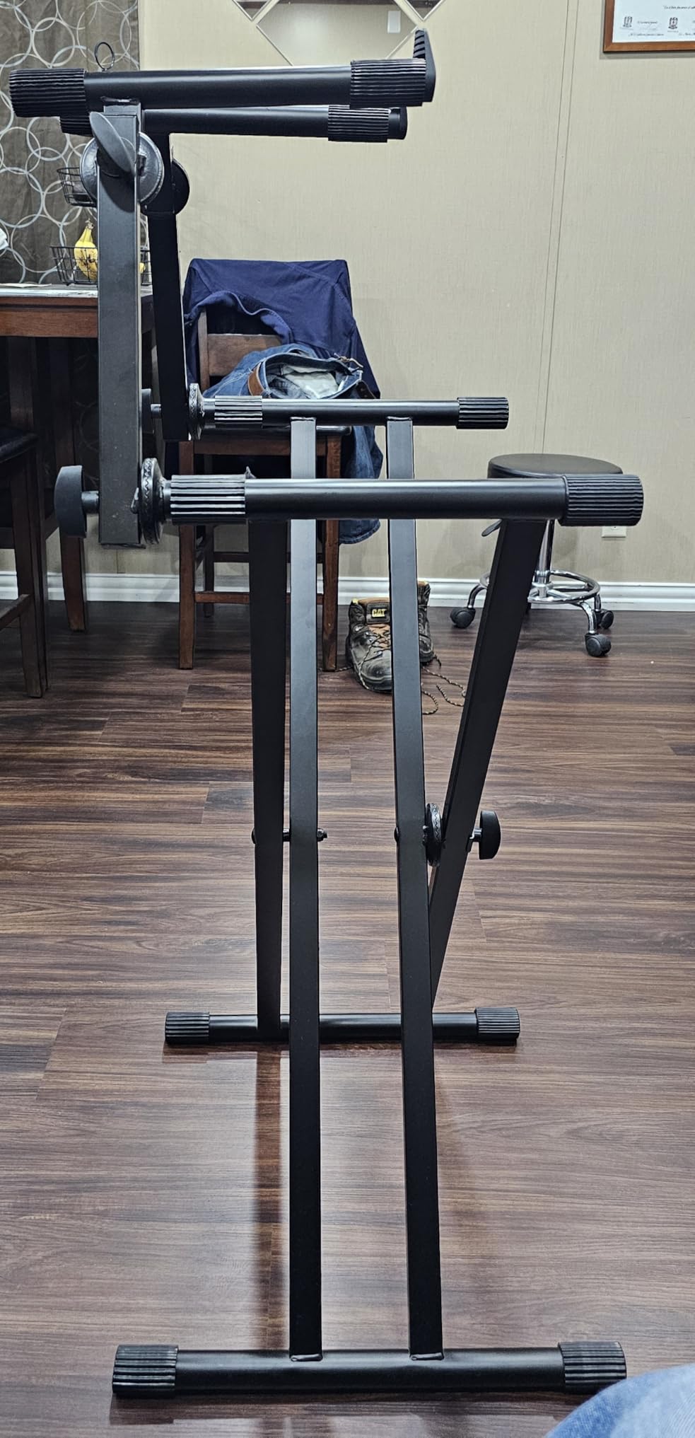 Quik Lok Double-Brace Keyboard Stand & Display (T-22) customer photo 2
